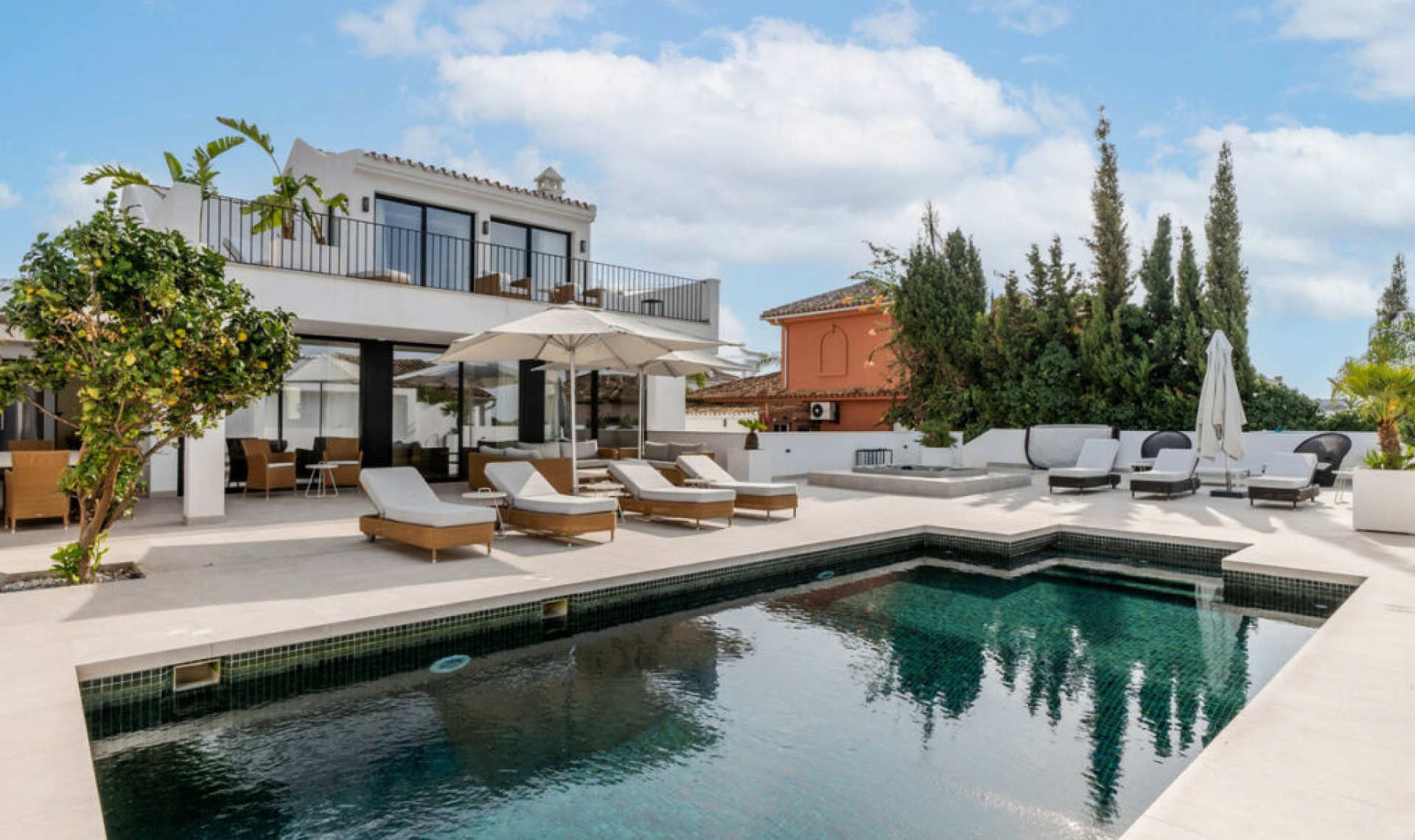 Resale - House -
El Rosario