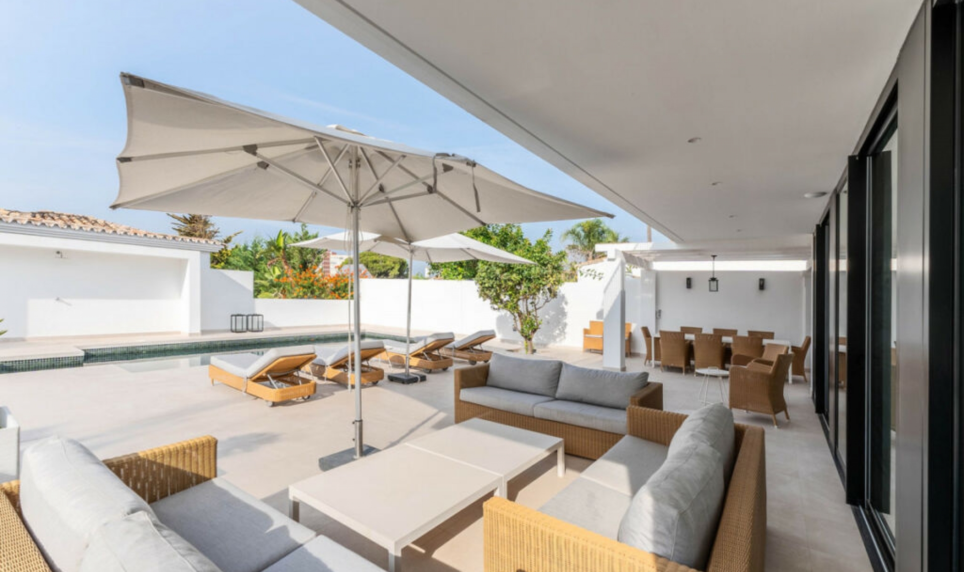 Resale - House -
El Rosario