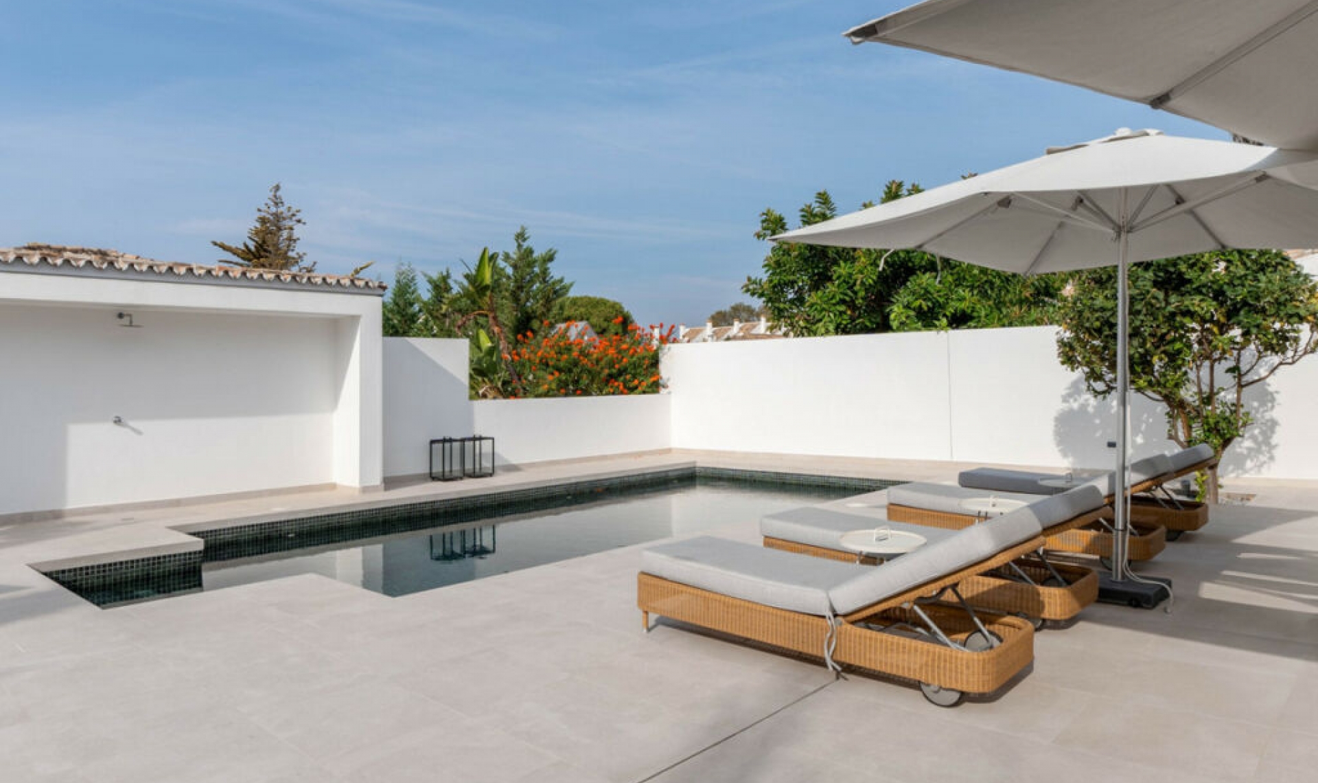 Resale - House -
El Rosario