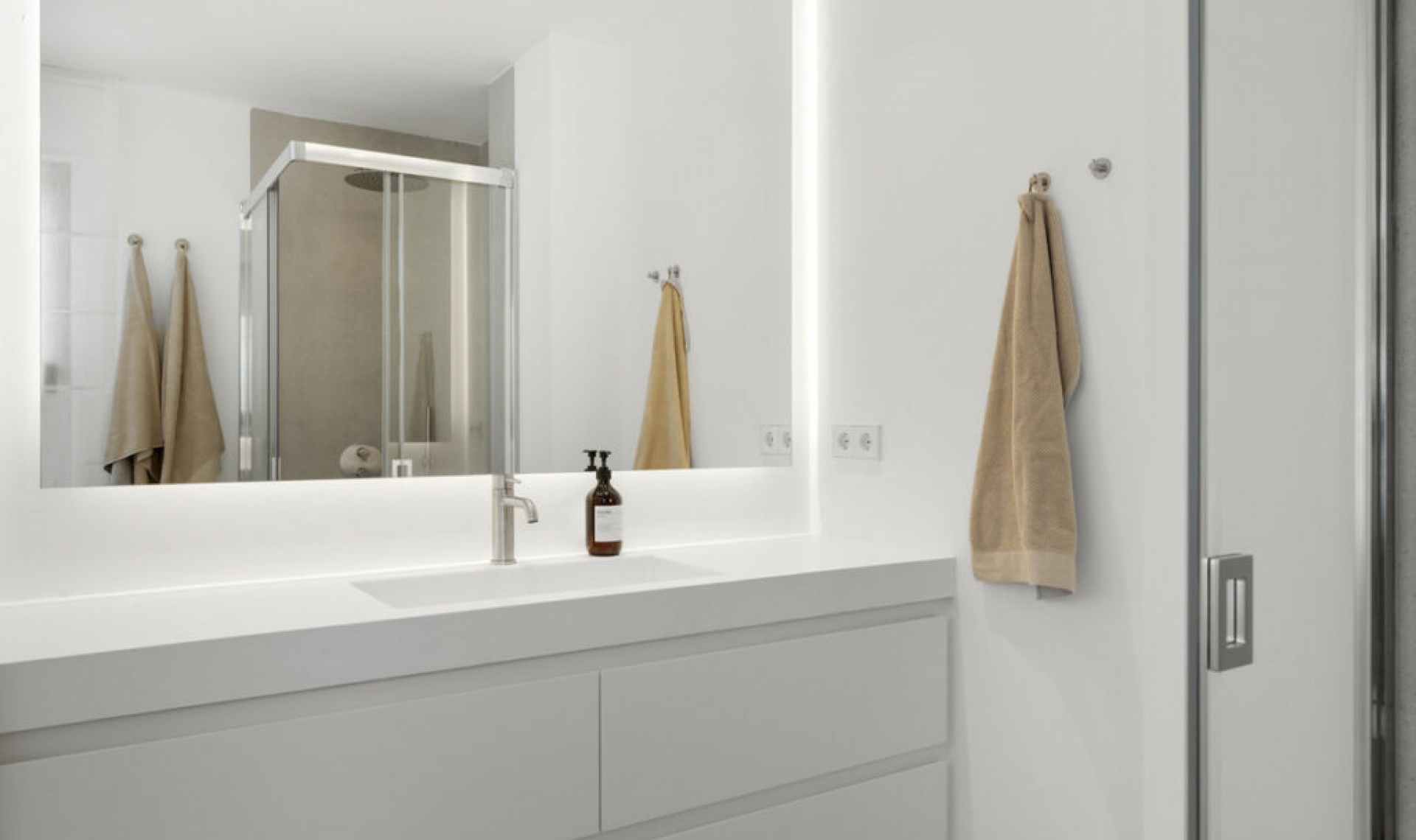 Resale - House -
El Rosario