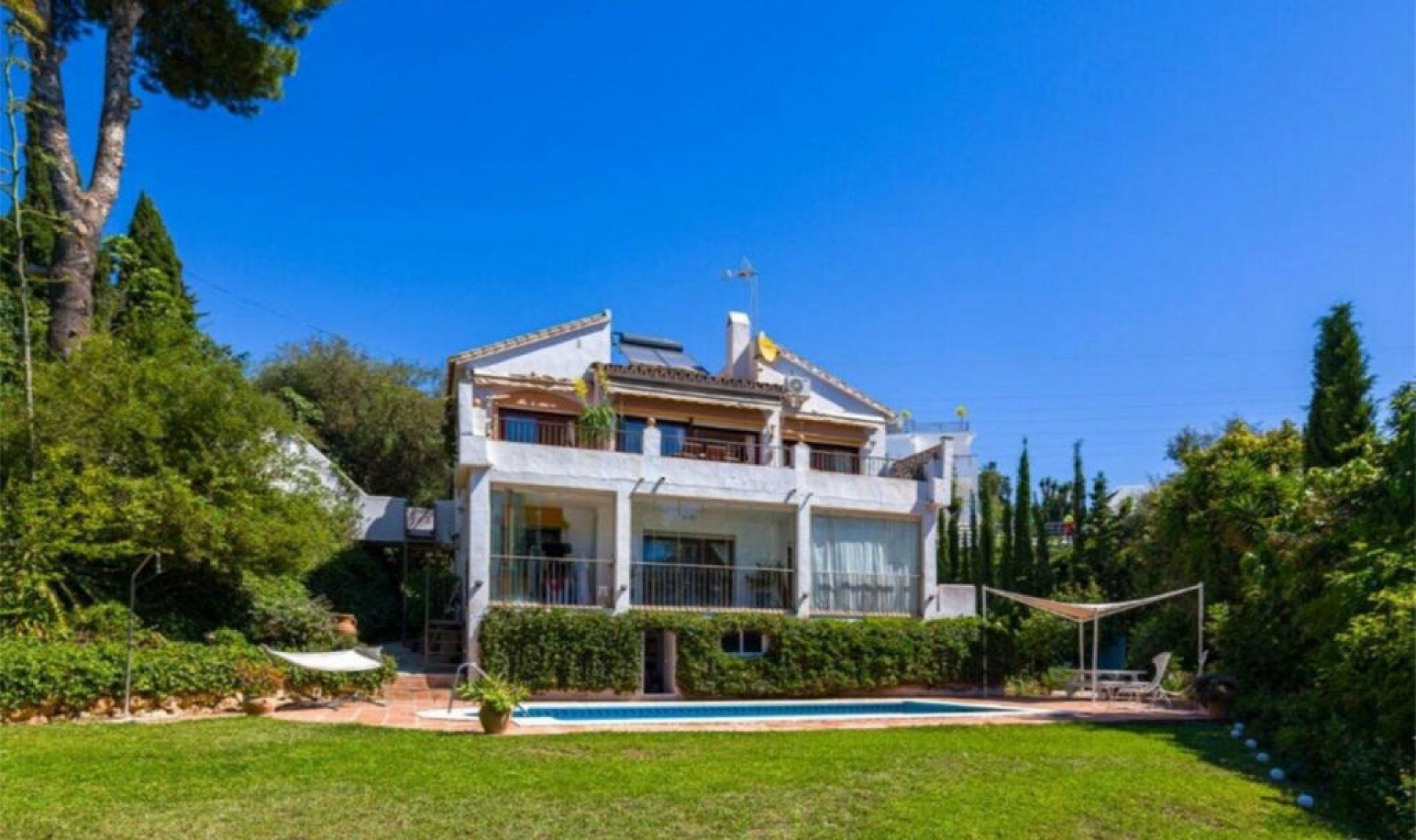 Resale - House -
El Rosario