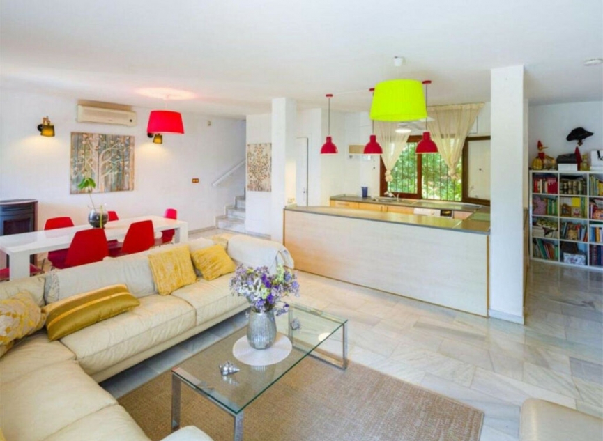 Resale - House -
El Rosario