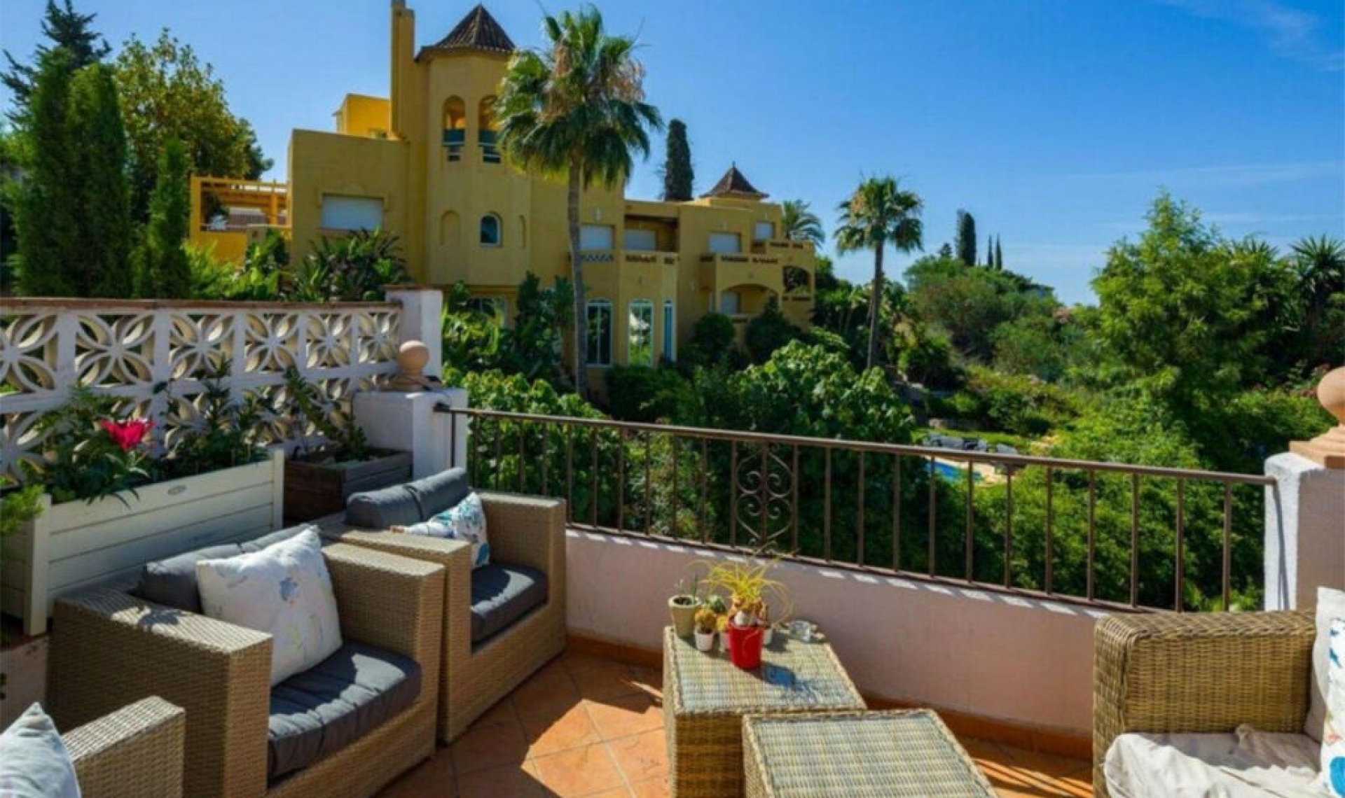 Resale - House -
El Rosario