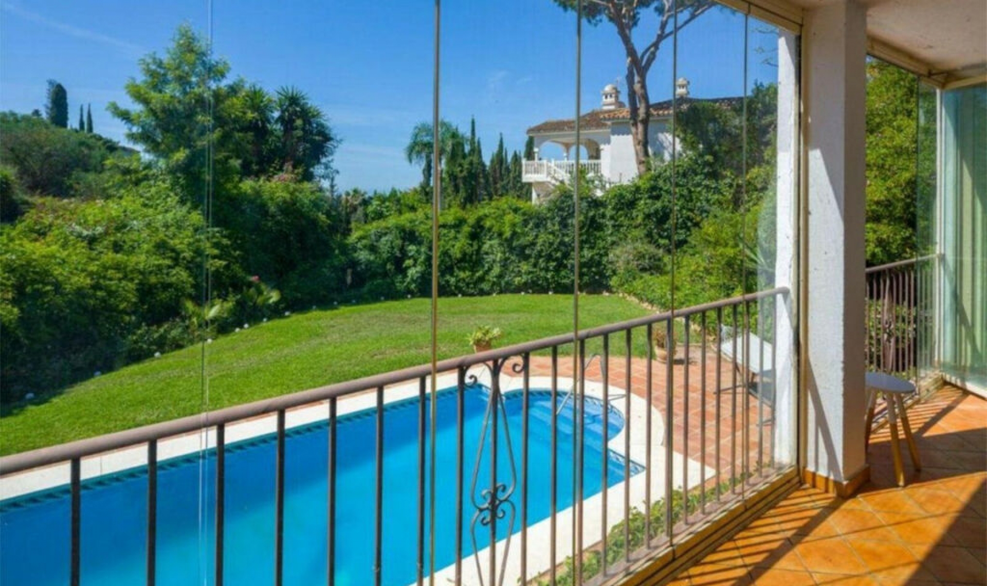 Resale - House -
El Rosario