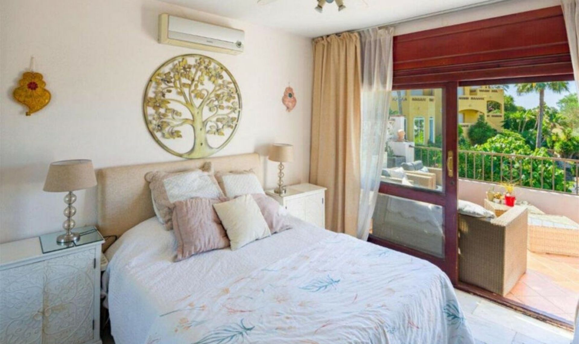 Resale - House -
El Rosario