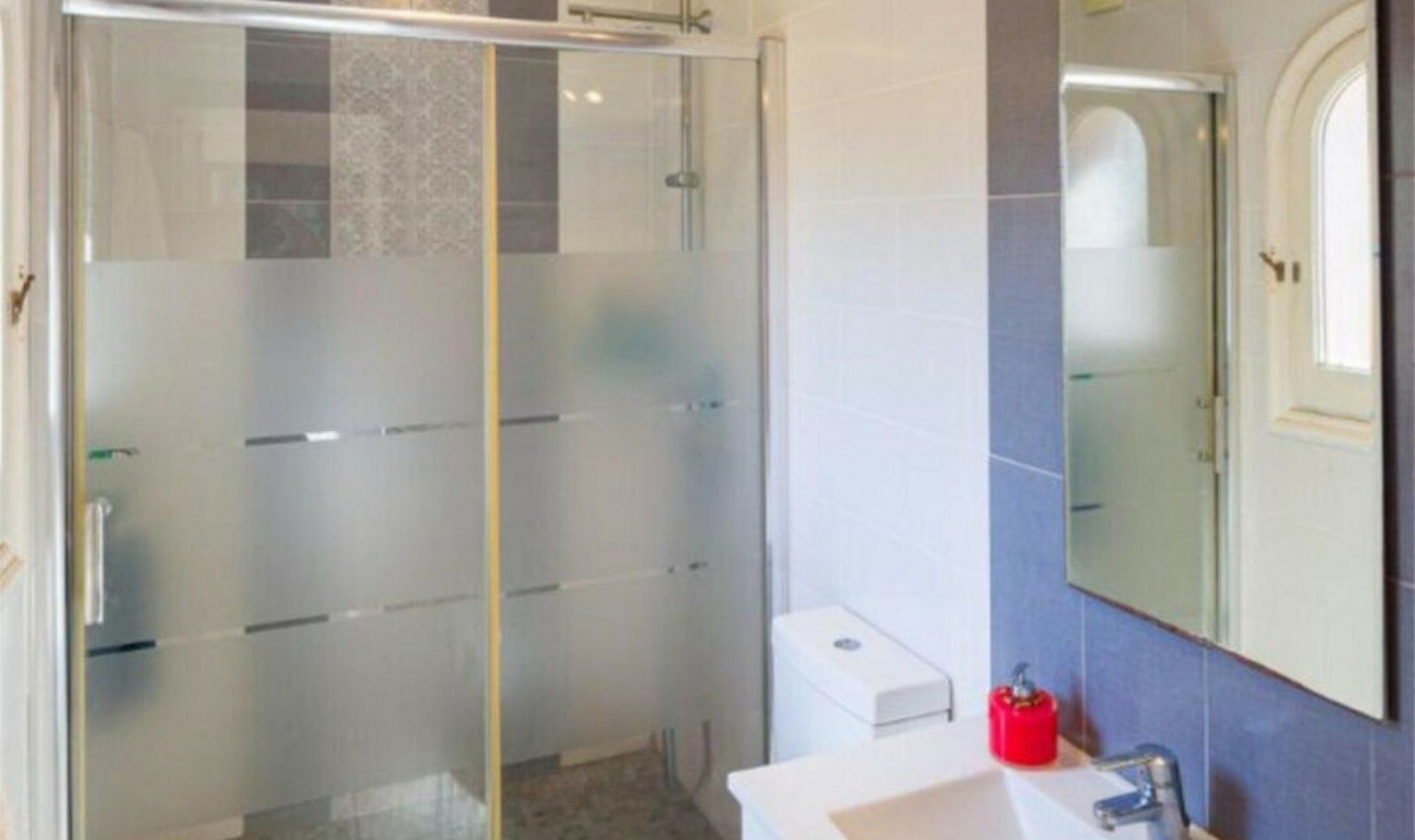 Resale - House -
El Rosario