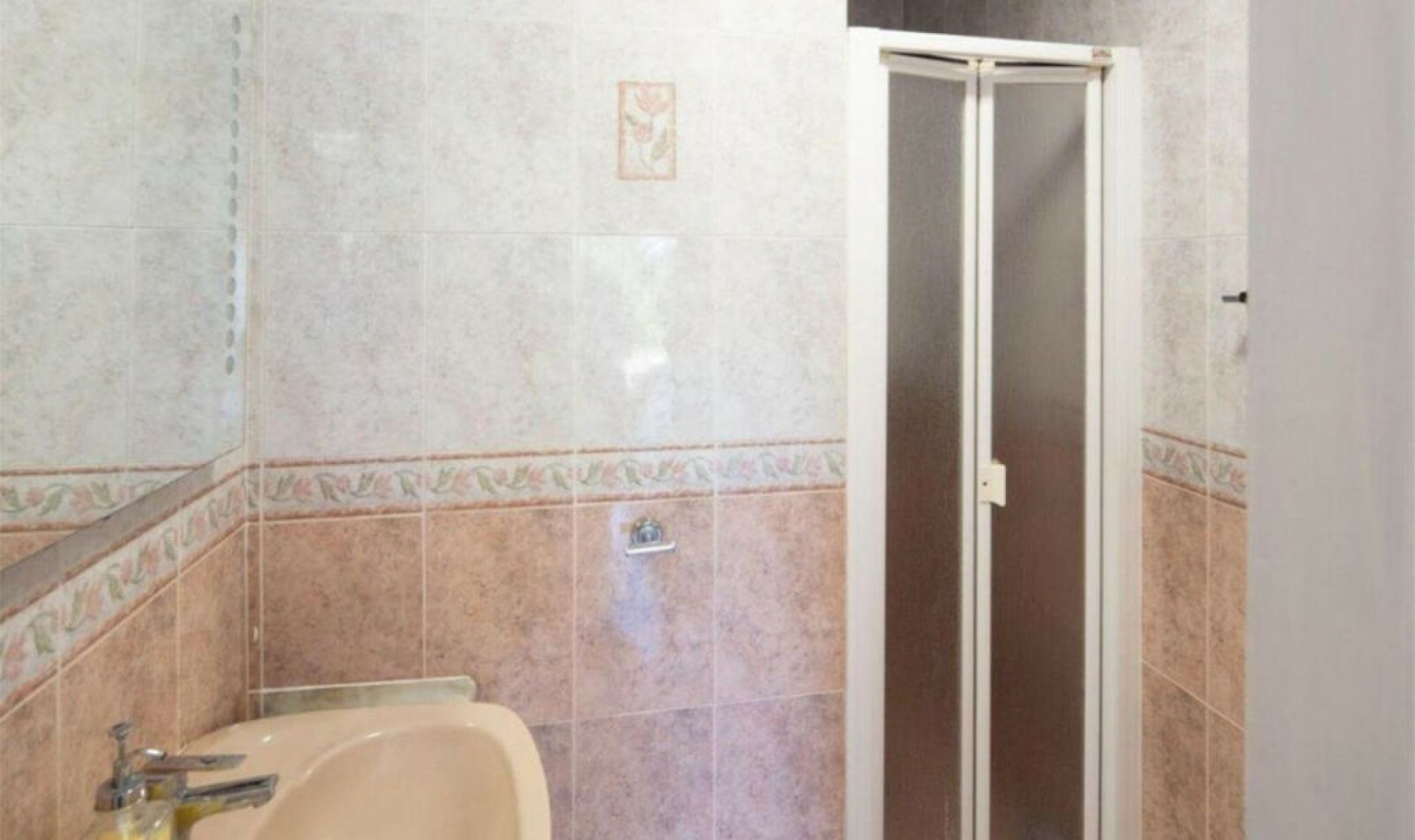 Resale - House -
El Rosario