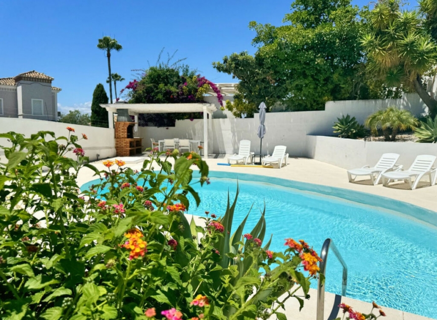 Resale - House -
El Rosario