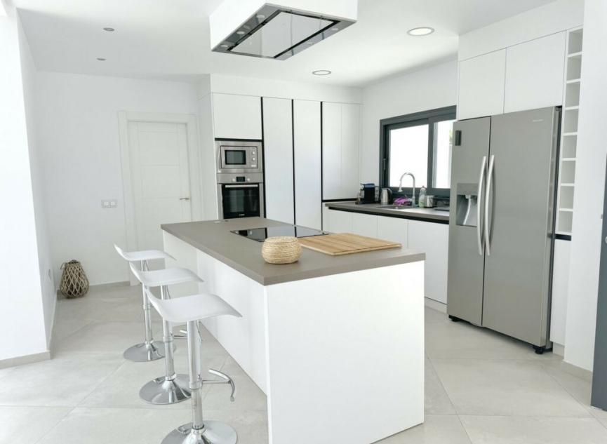 Resale - House -
El Rosario