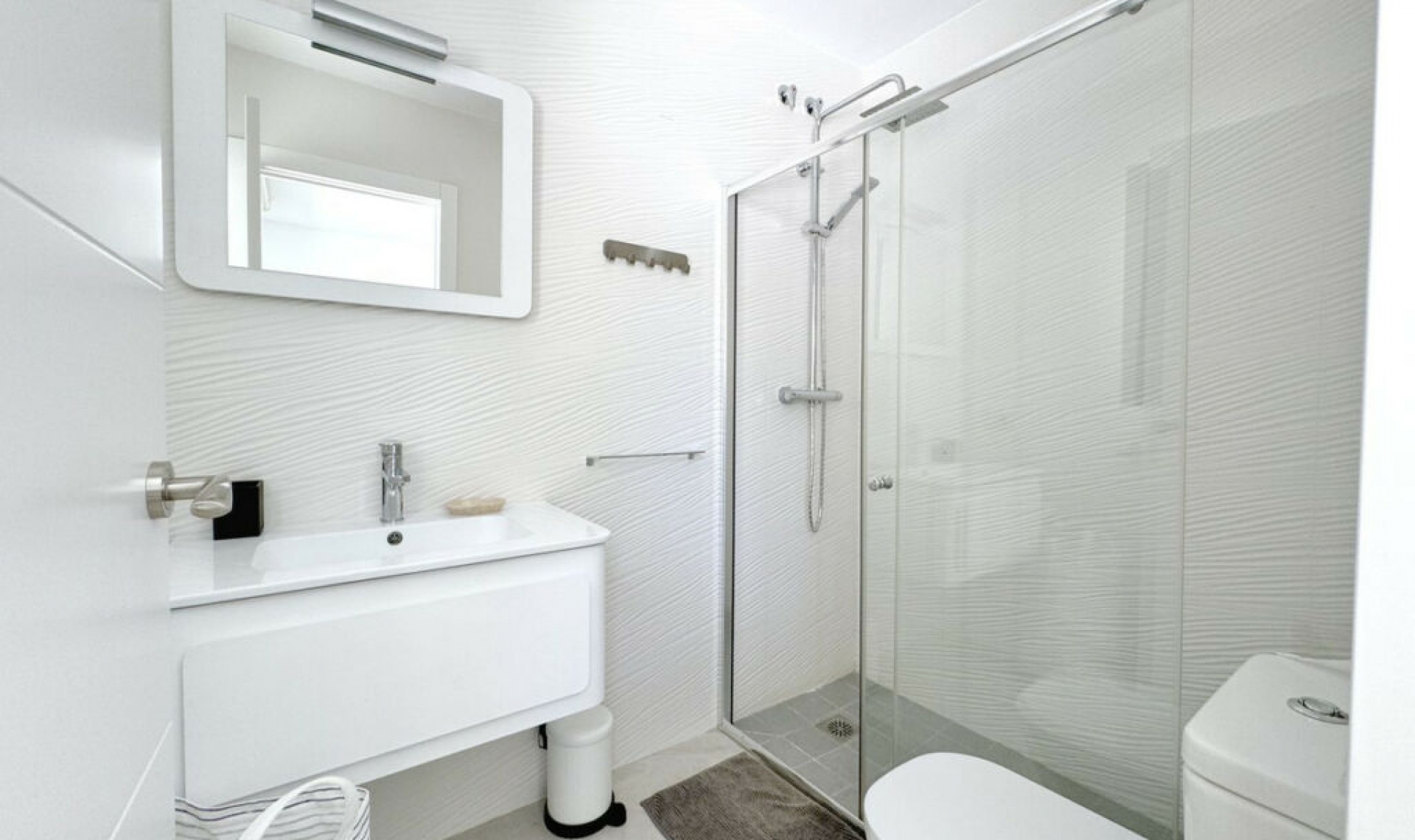 Resale - House -
El Rosario