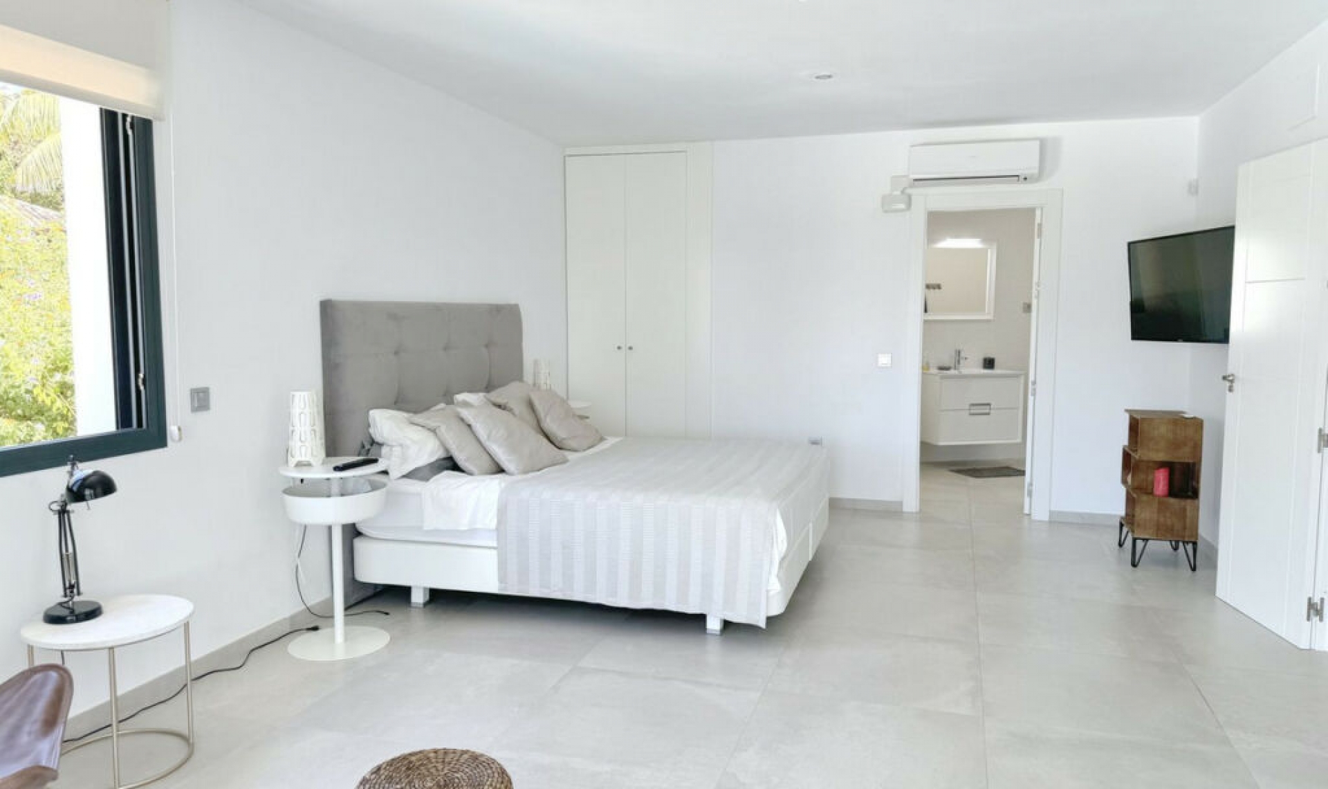 Resale - House -
El Rosario