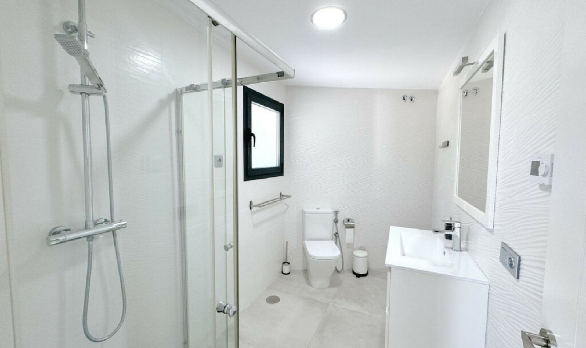 Resale - House -
El Rosario