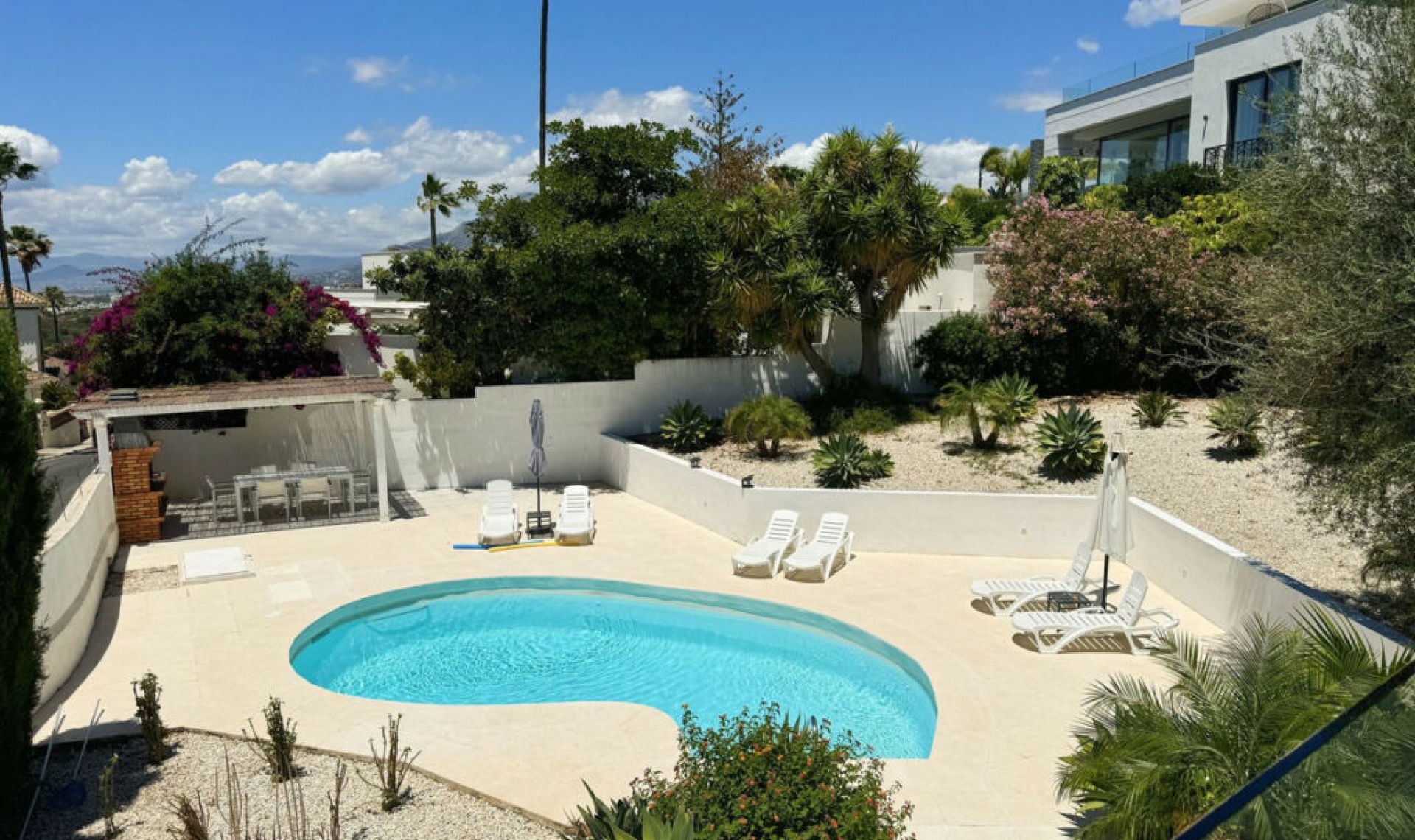 Resale - House -
El Rosario