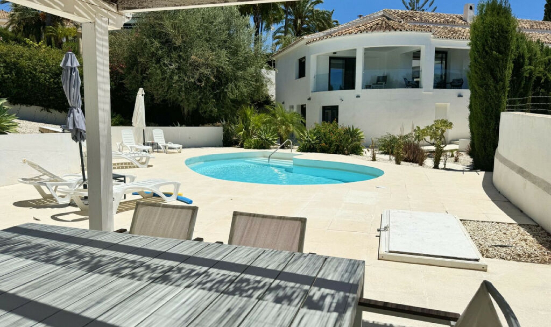 Resale - House -
El Rosario