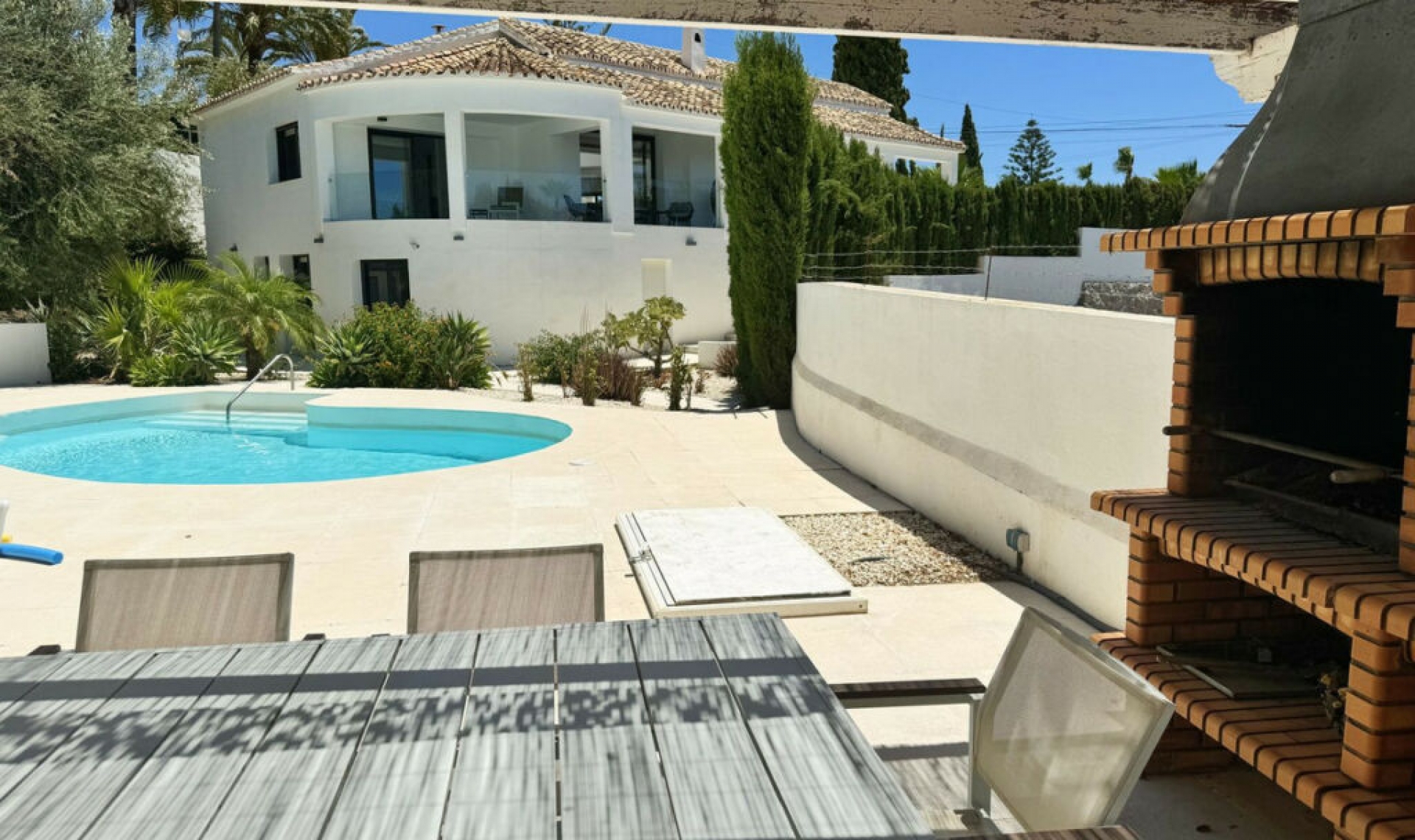 Resale - House -
El Rosario