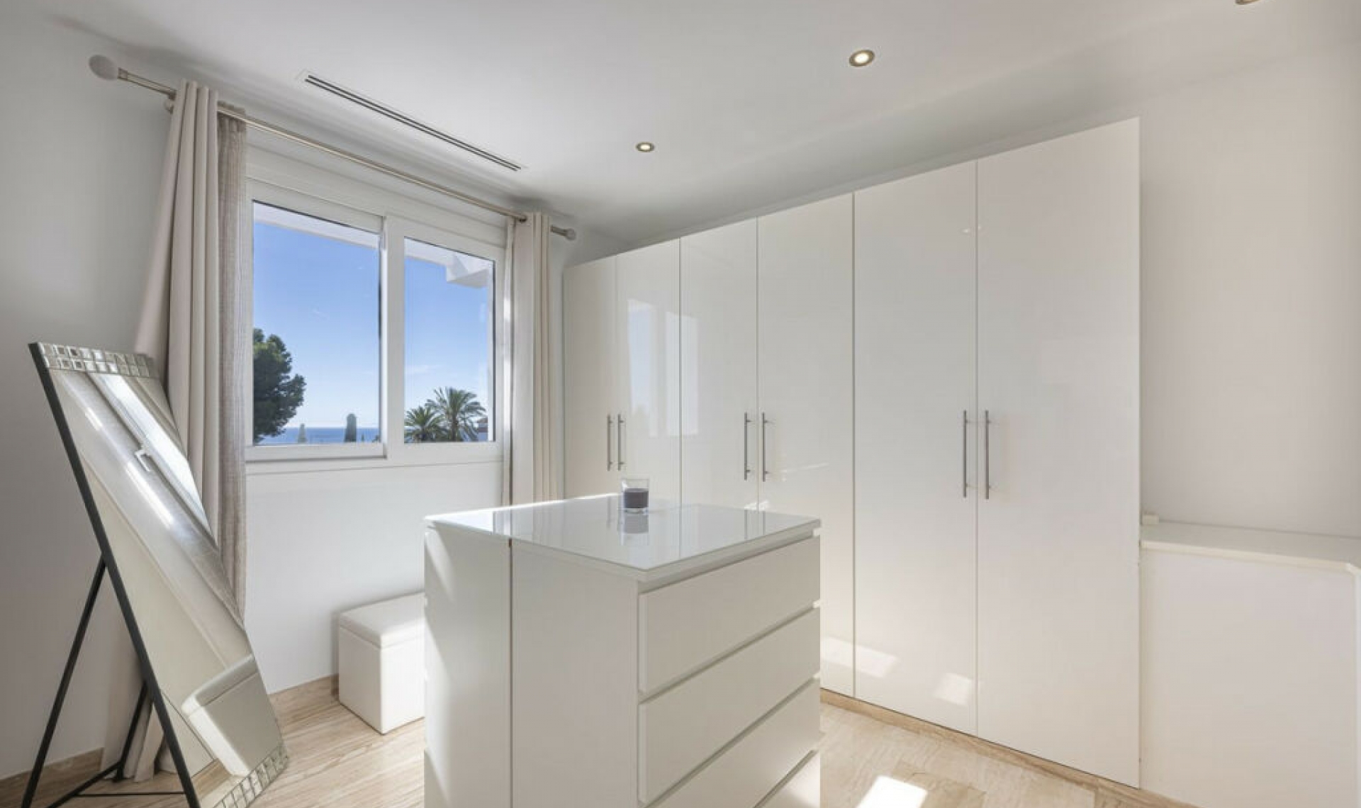 Resale - House -
El Rosario