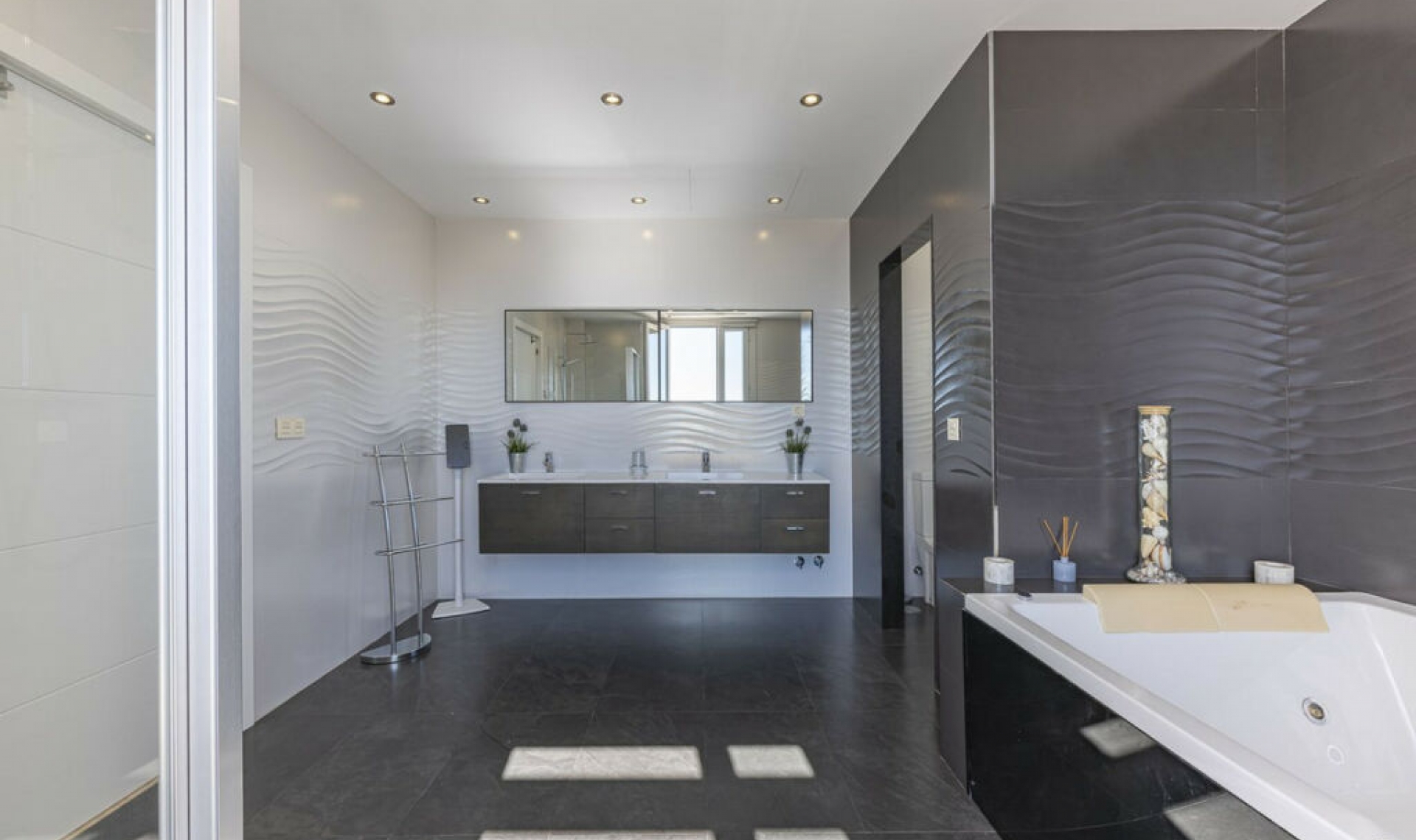 Resale - House -
El Rosario