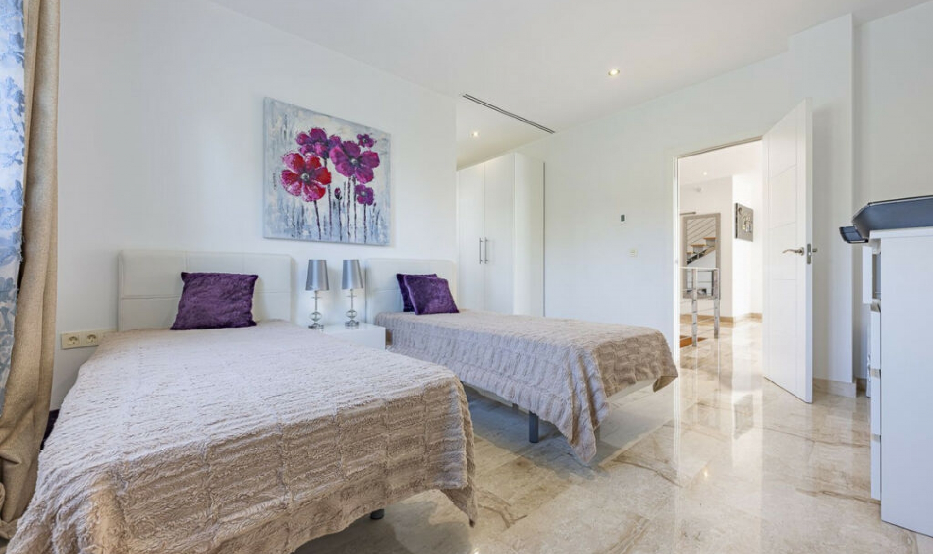 Resale - House -
El Rosario