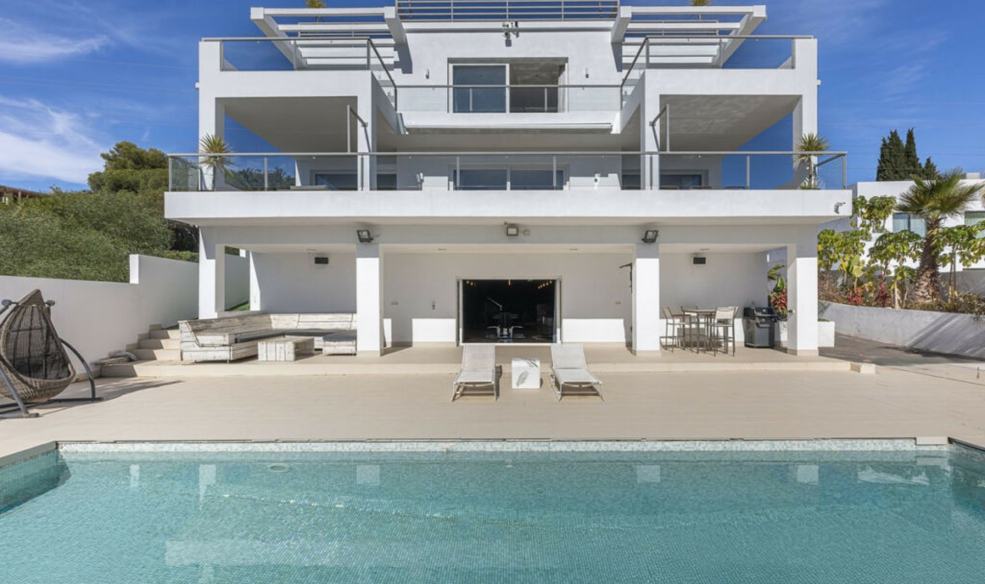 Resale - House -
El Rosario
