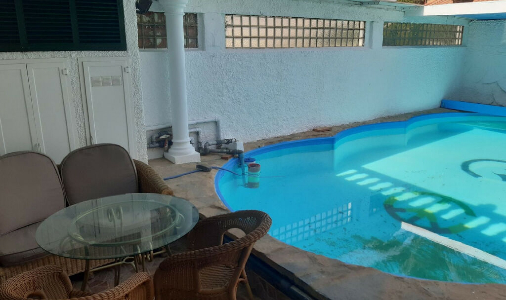 Resale - House -
El Rosario