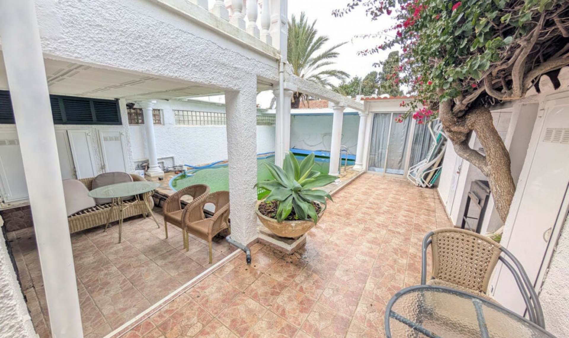 Resale - House -
El Rosario