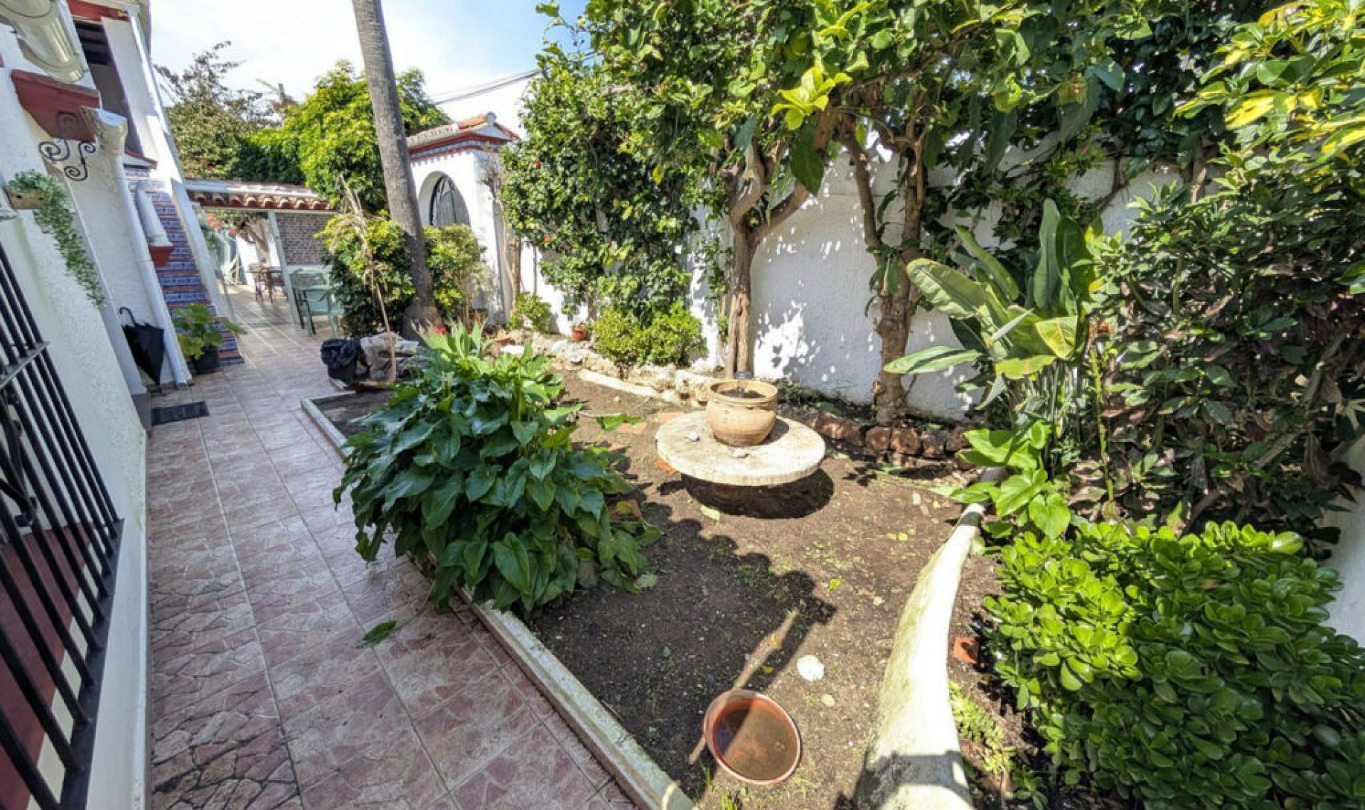 Resale - House -
El Rosario