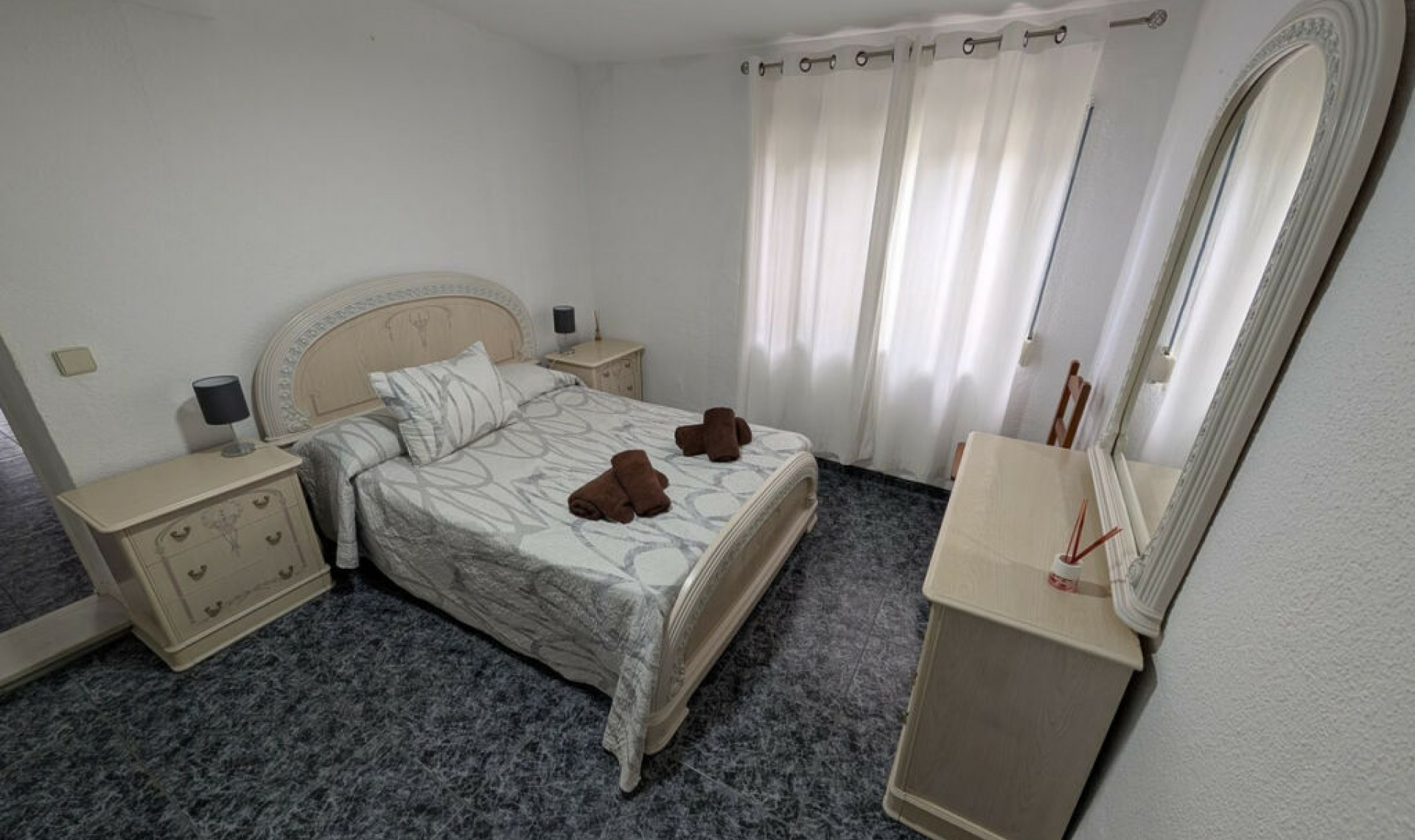 Resale - House -
El Rosario