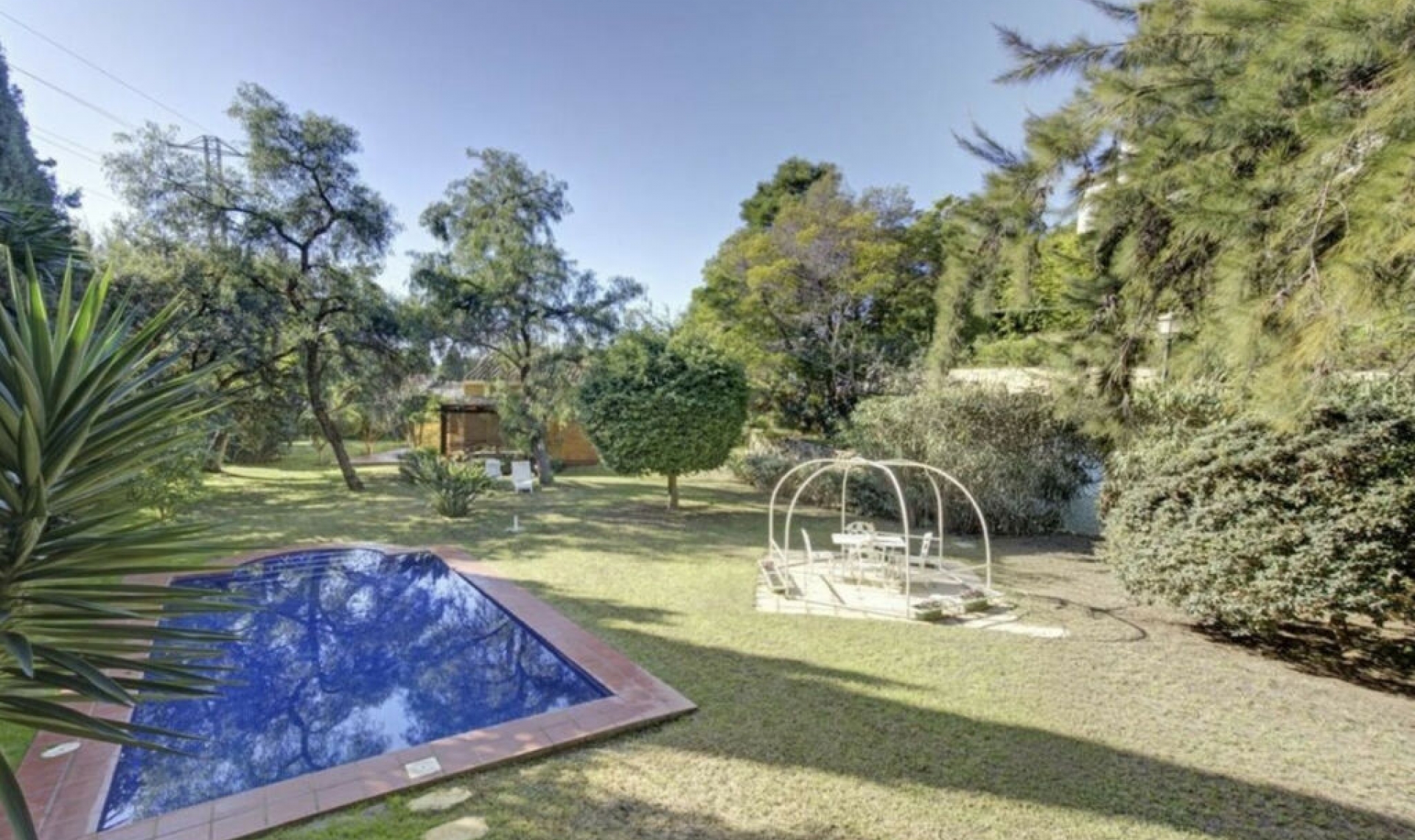 Resale - House -
El Rosario