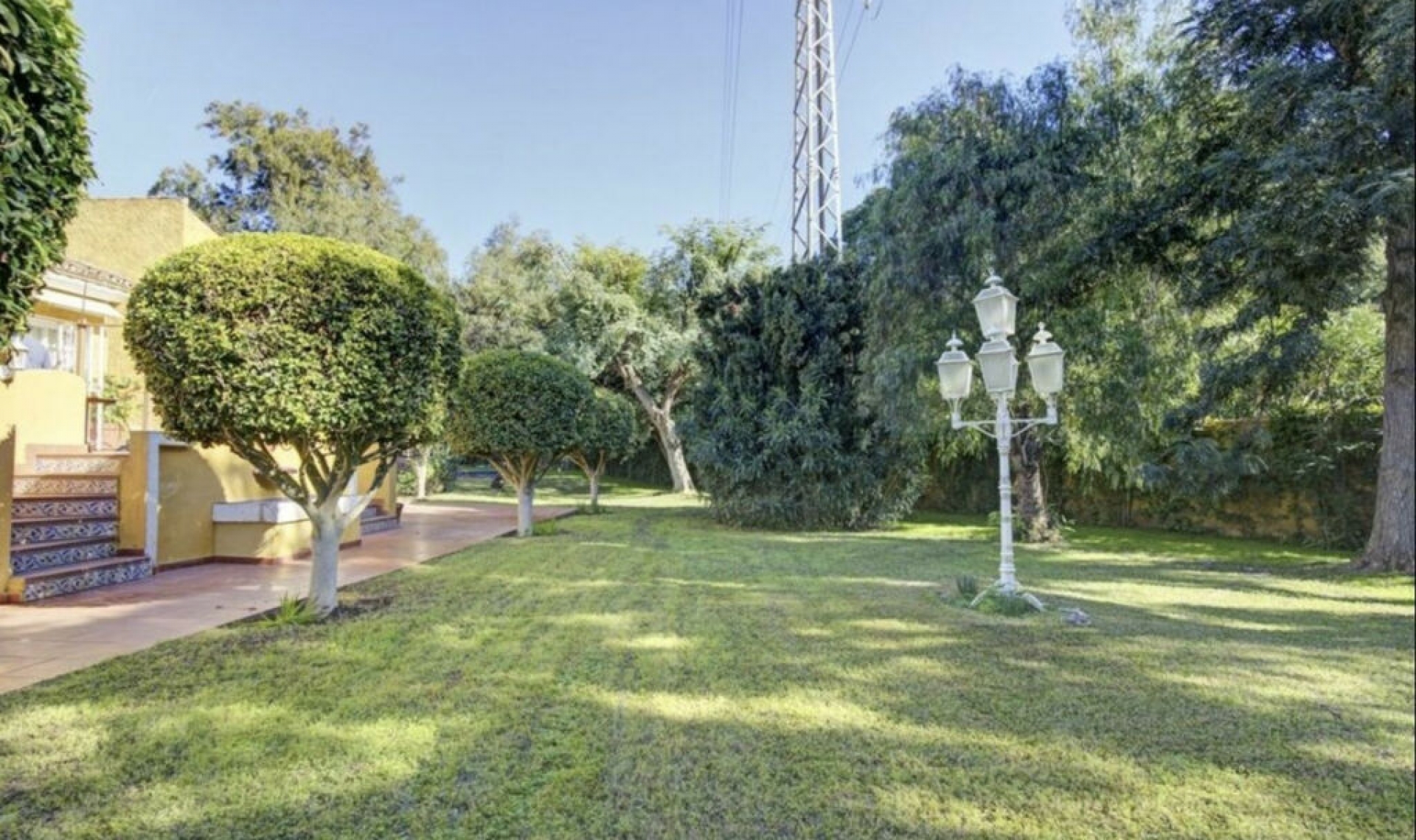 Resale - House -
El Rosario