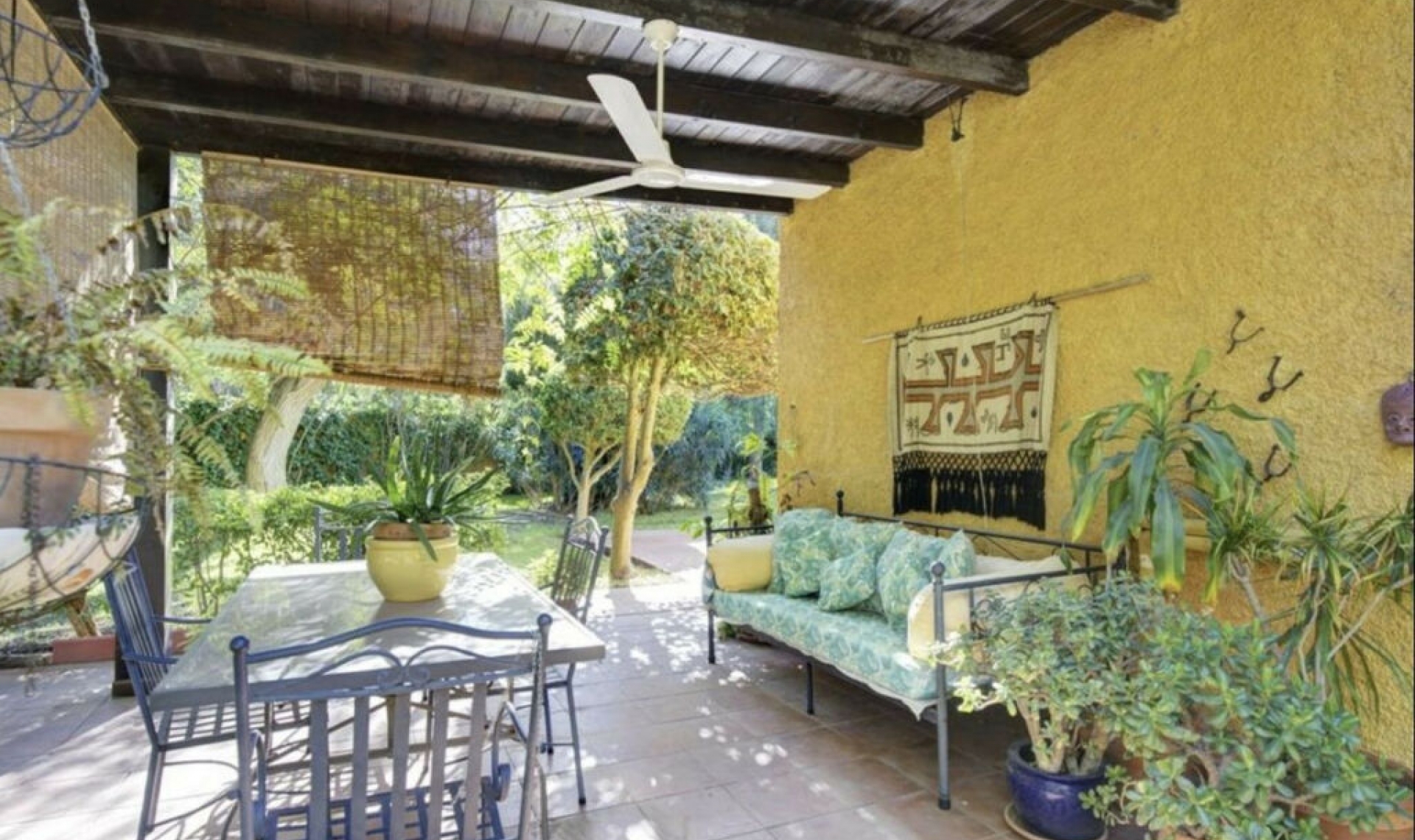 Resale - House -
El Rosario