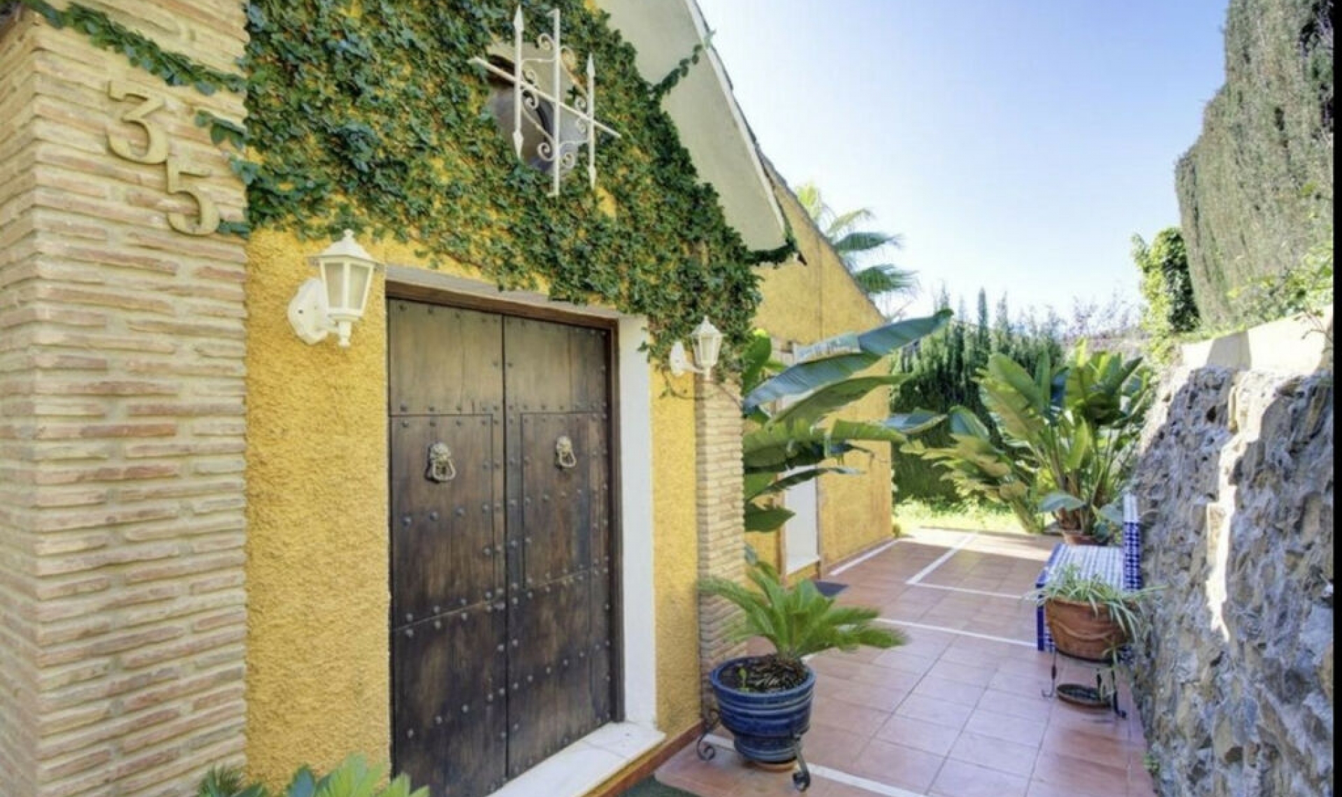 Resale - House -
El Rosario