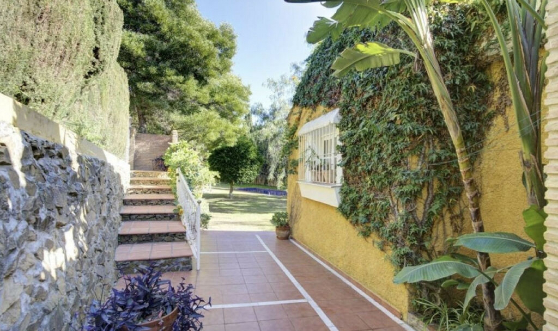 Resale - House -
El Rosario