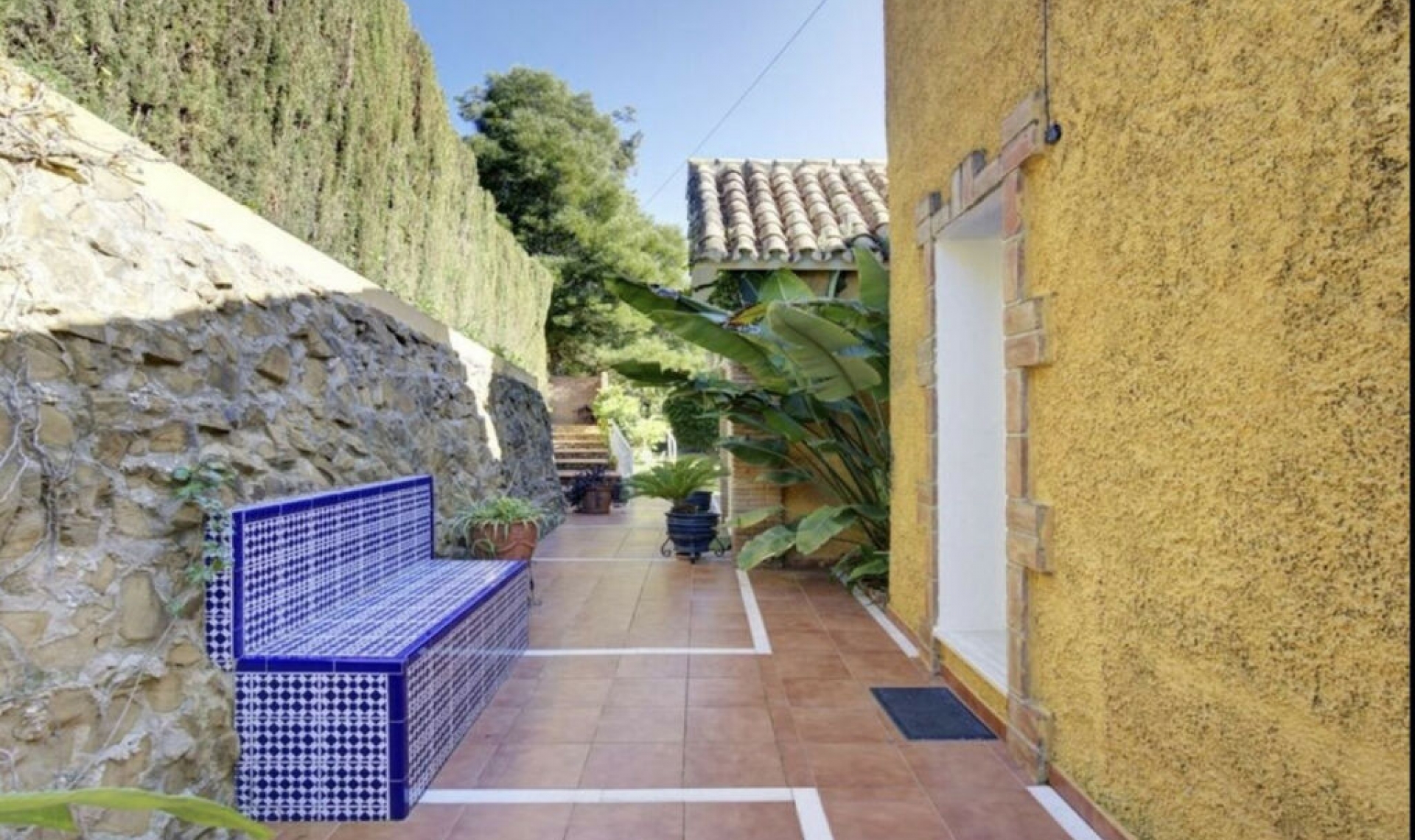 Resale - House -
El Rosario