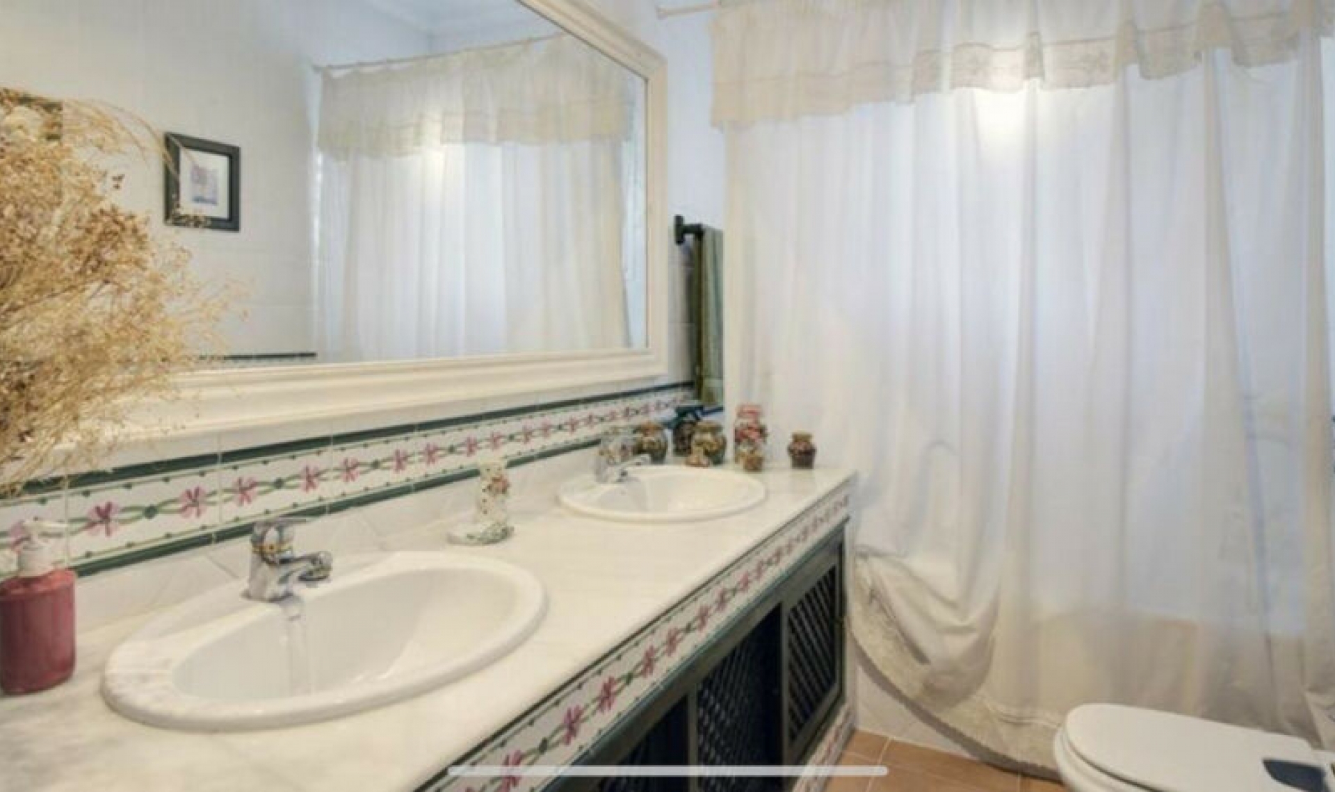 Resale - House -
El Rosario