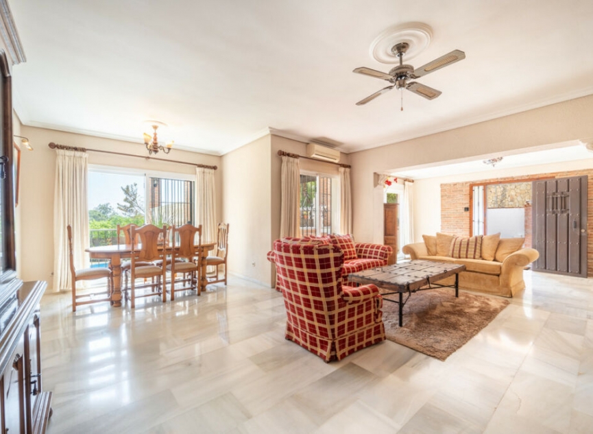 Resale - House -
El Rosario