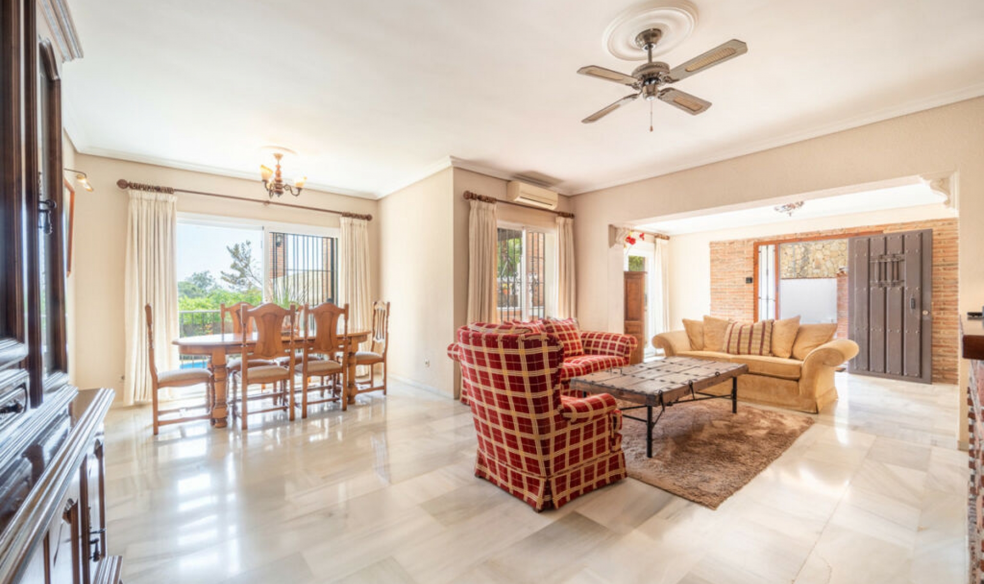 Resale - House -
El Rosario