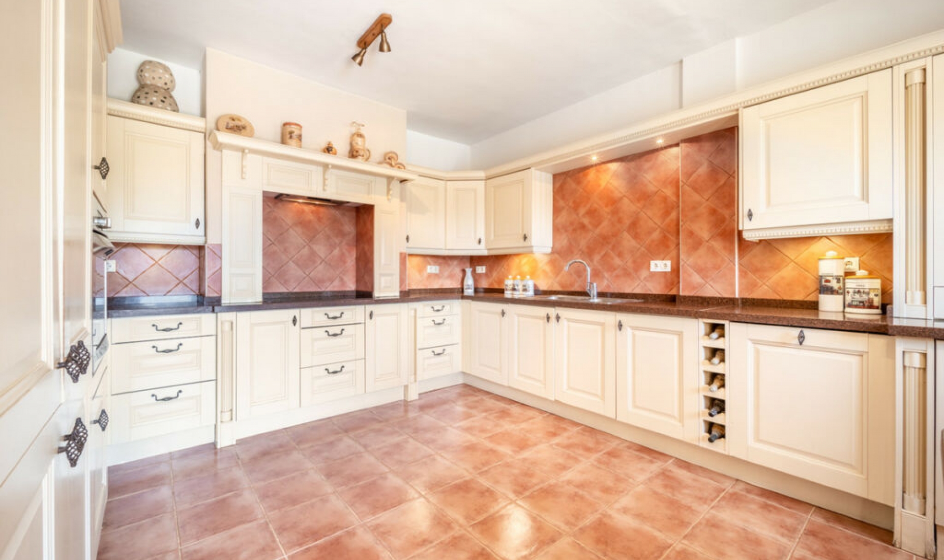Resale - House -
El Rosario