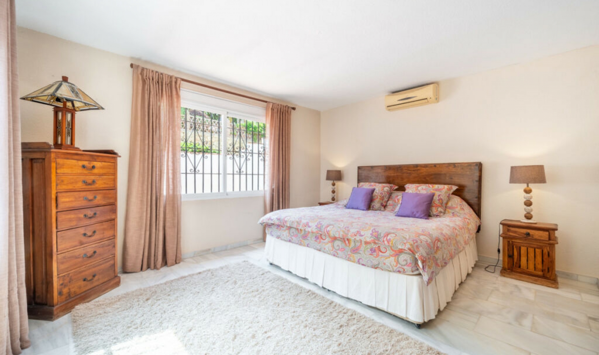Resale - House -
El Rosario