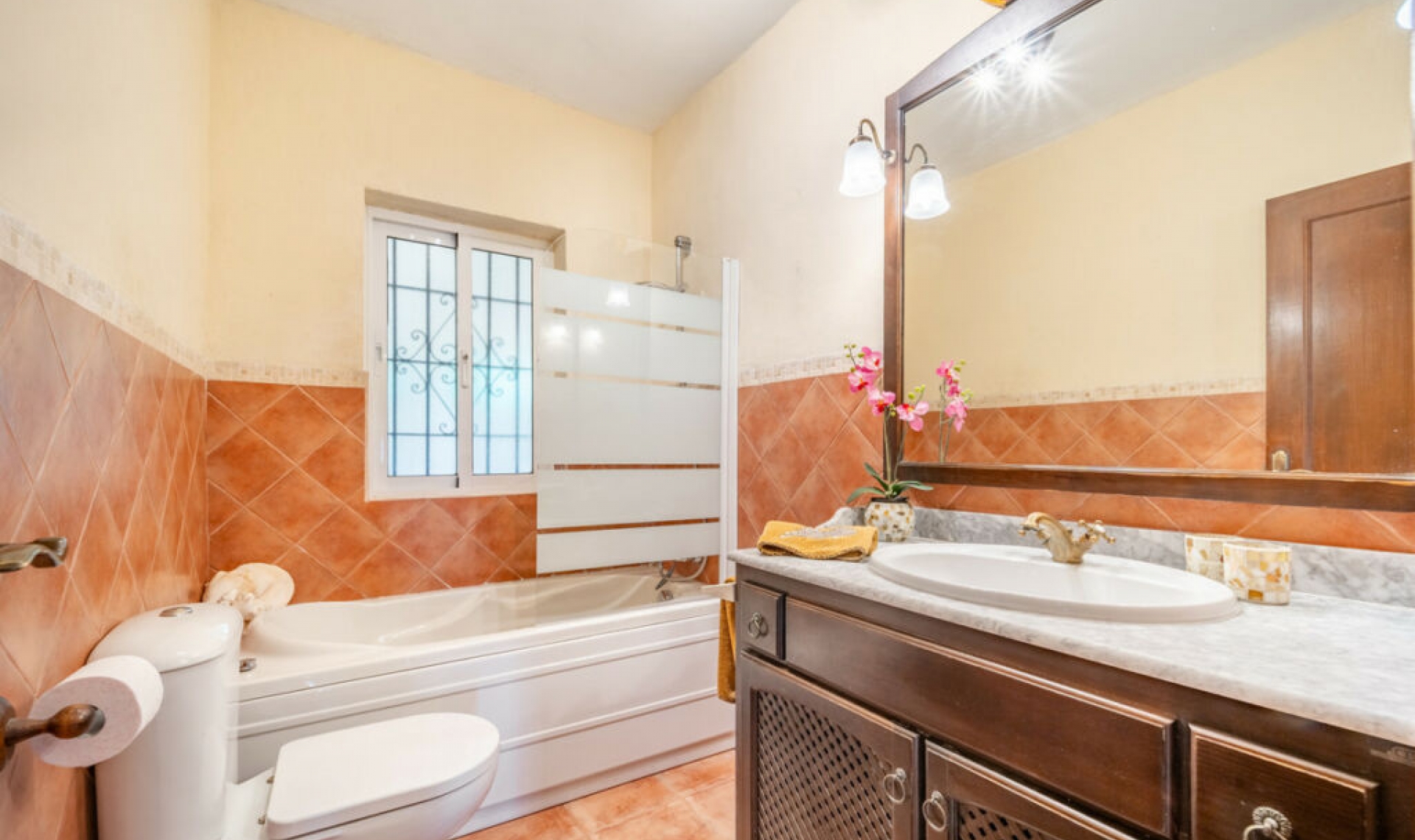 Resale - House -
El Rosario