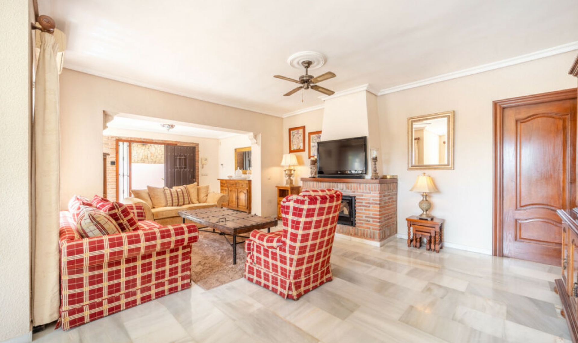 Resale - House -
El Rosario