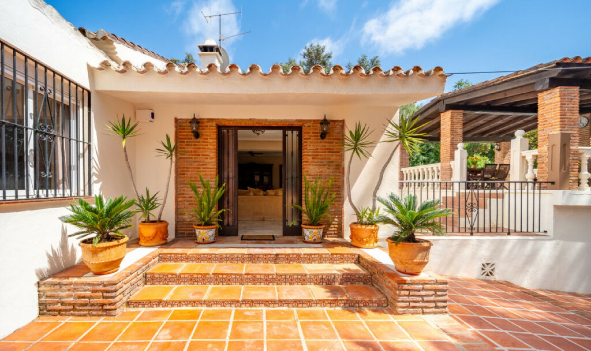 Resale - House -
El Rosario