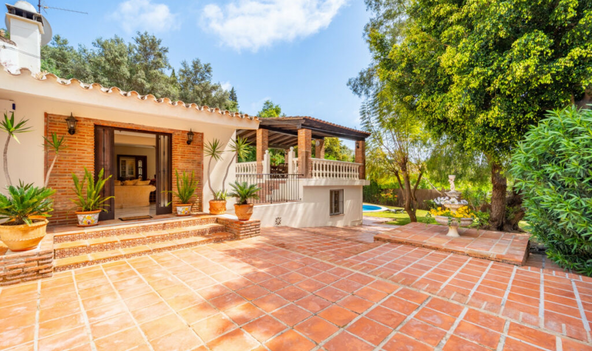 Resale - House -
El Rosario