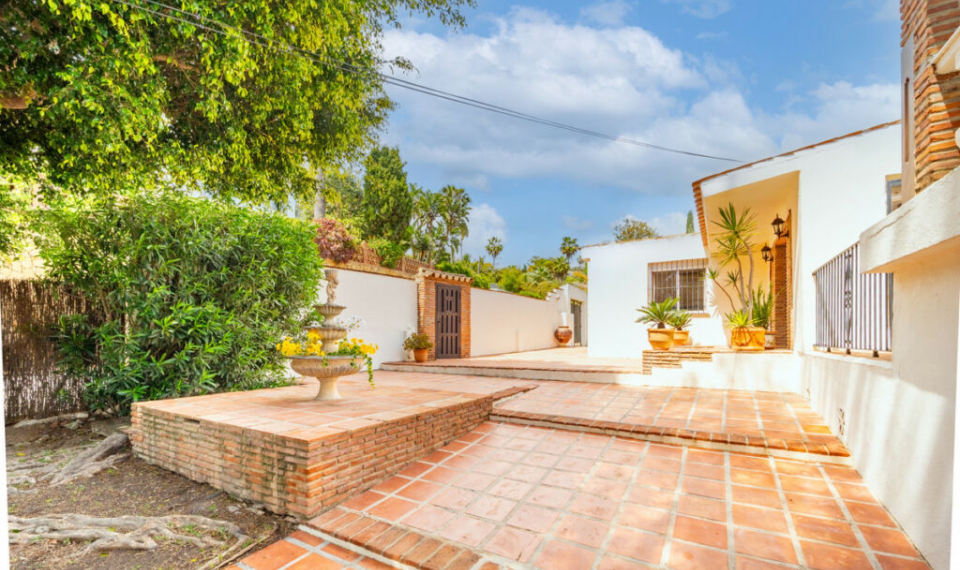 Resale - House -
El Rosario