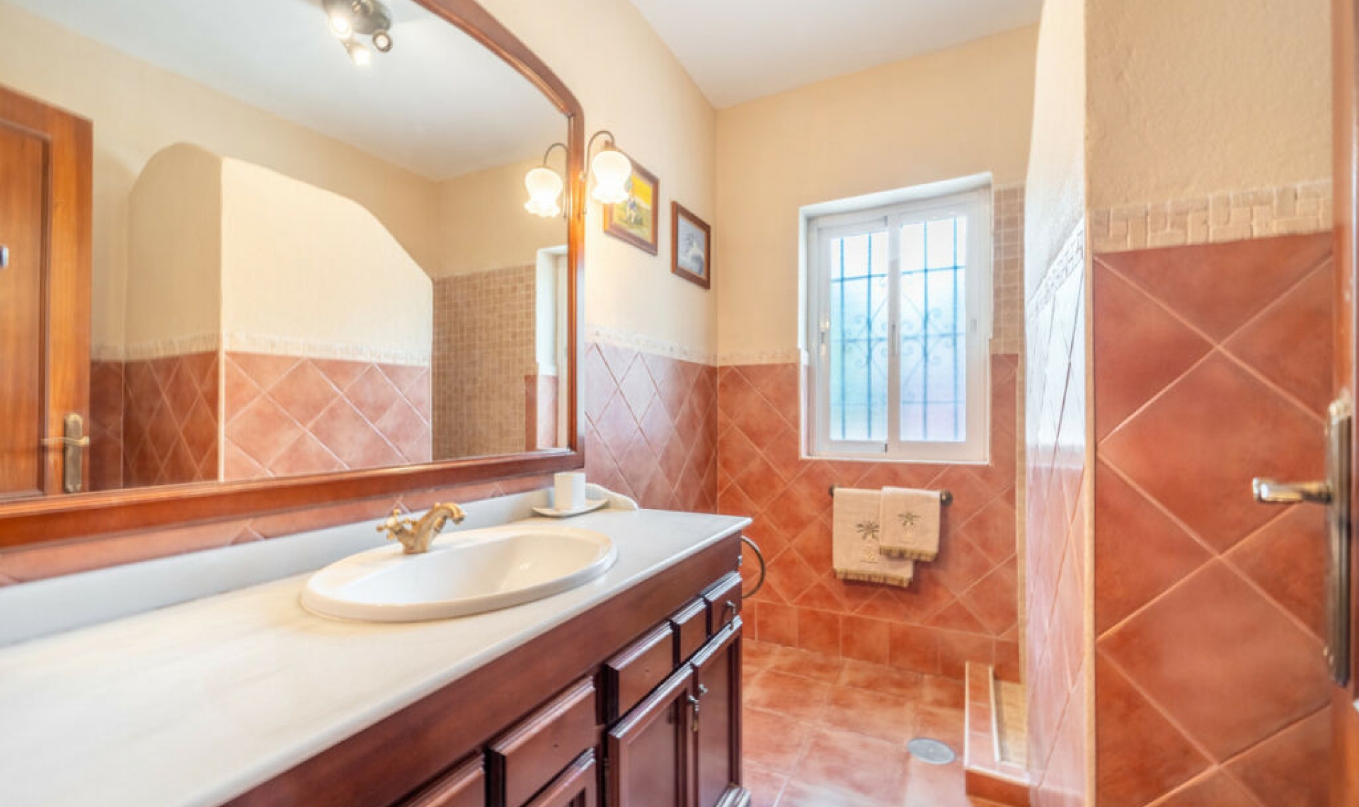 Resale - House -
El Rosario