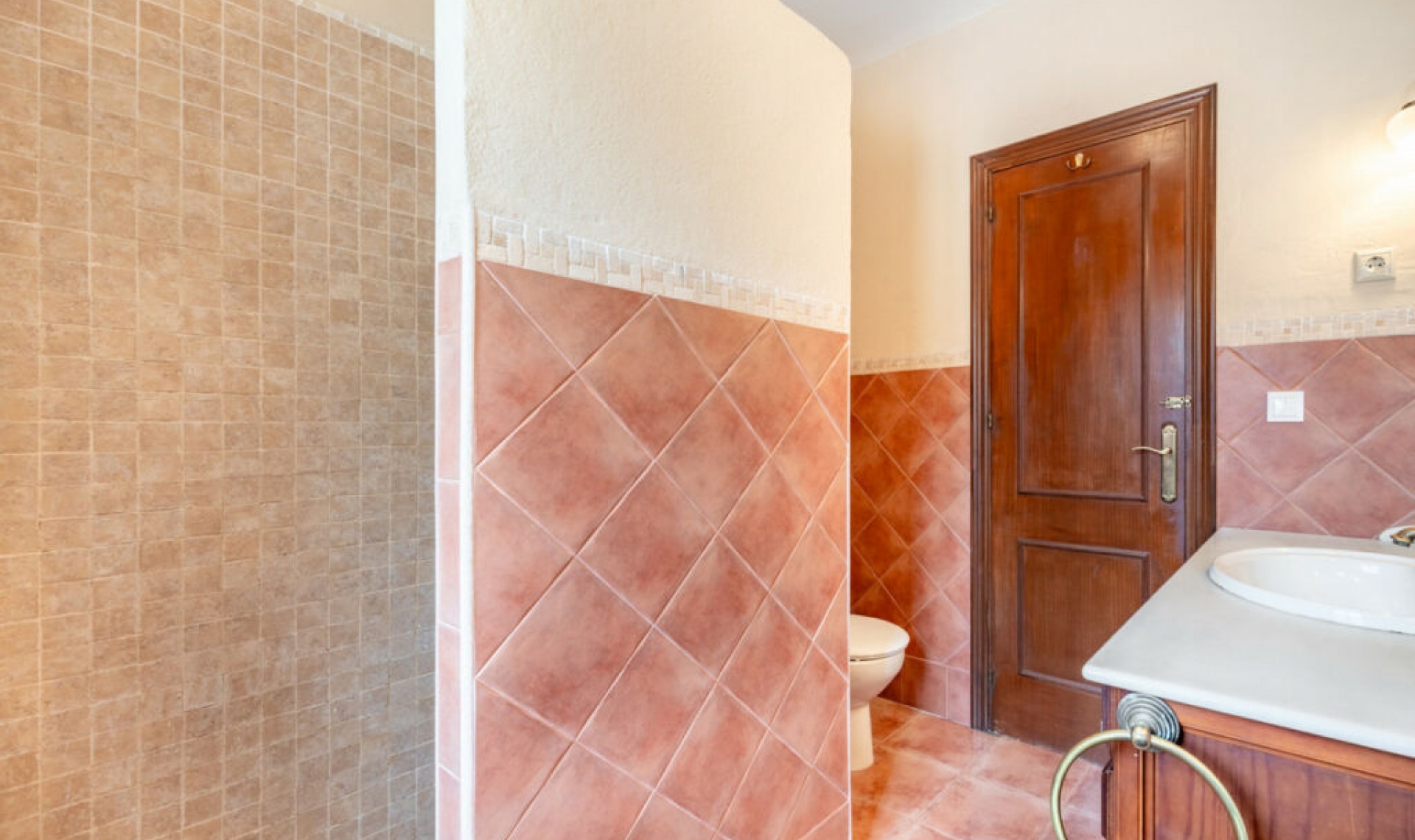 Resale - House -
El Rosario