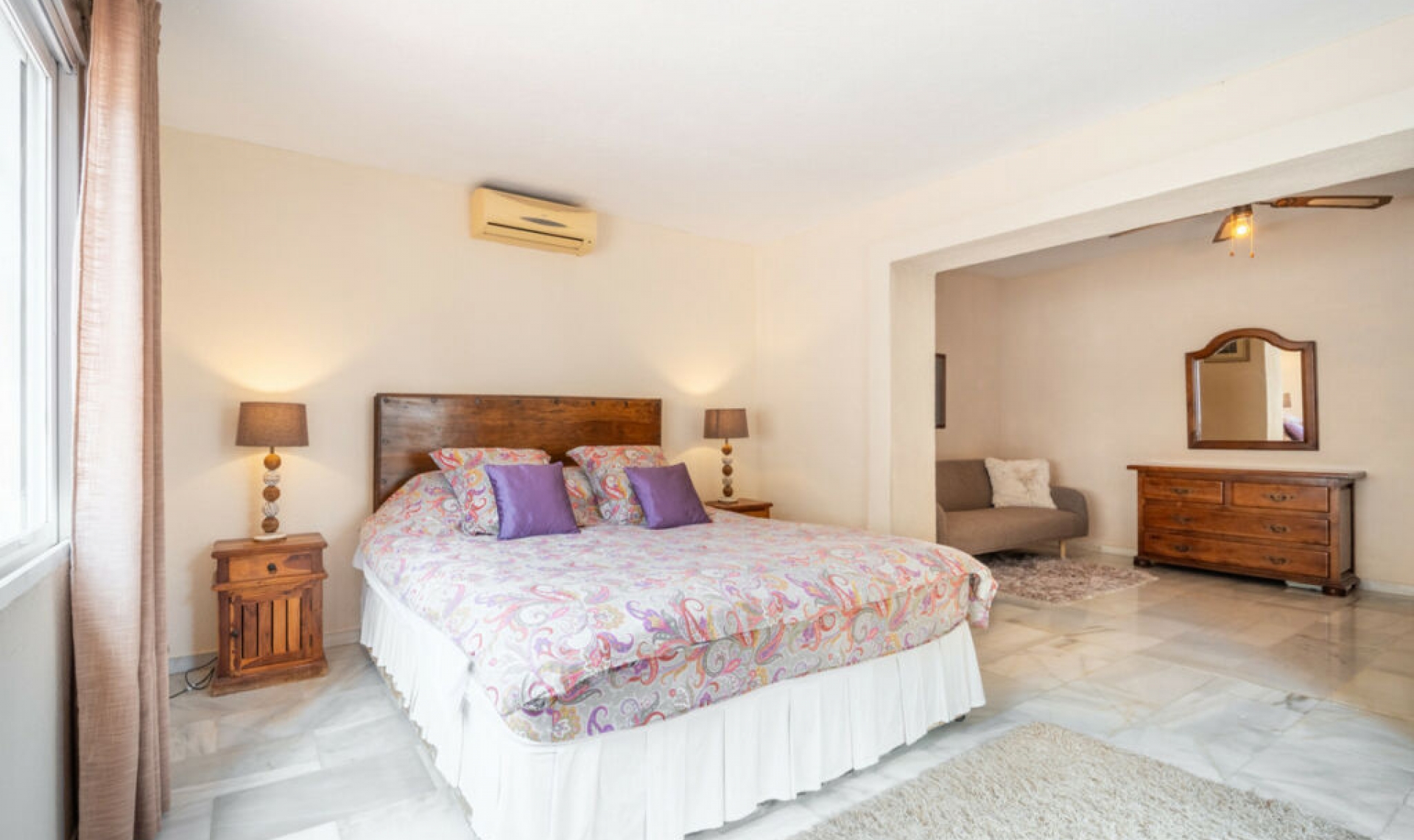 Resale - House -
El Rosario