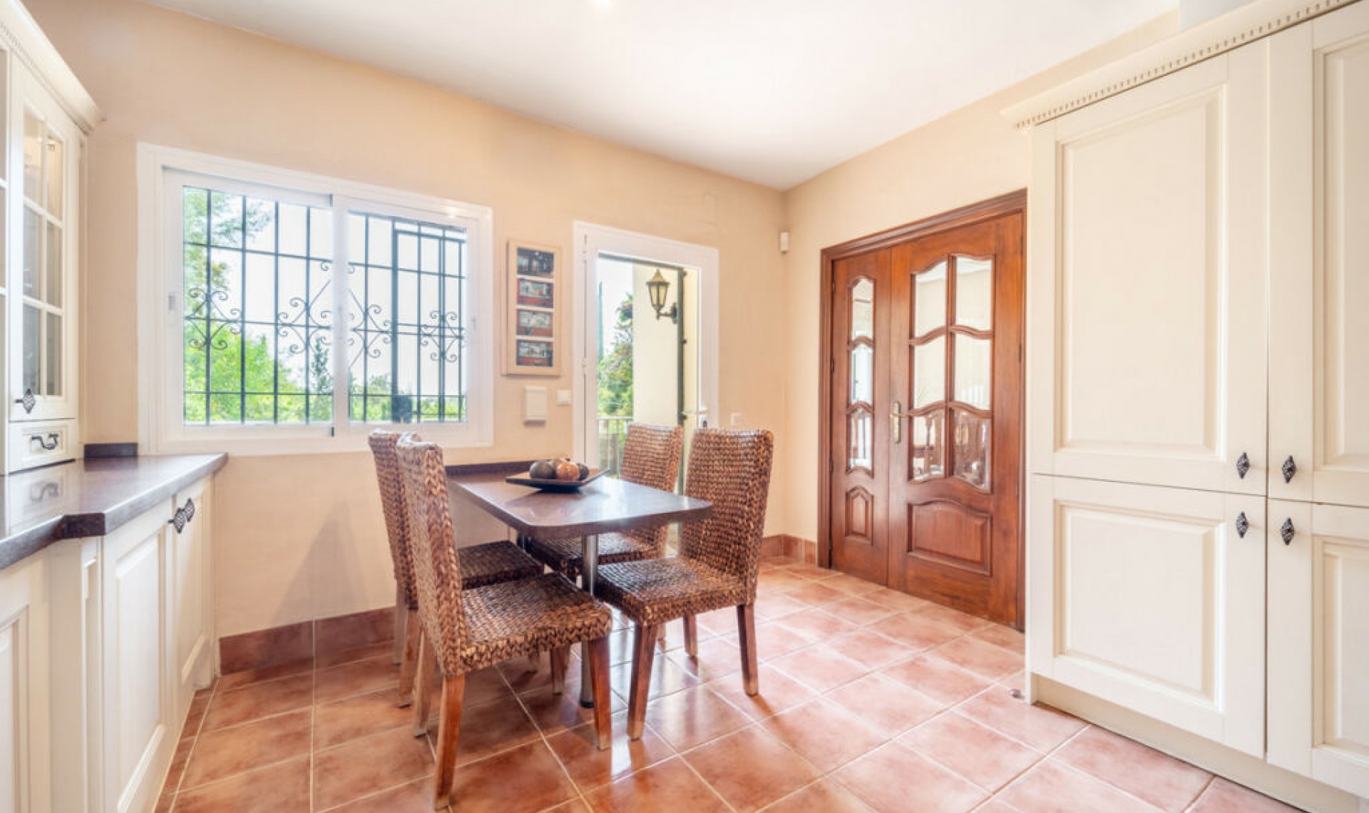 Resale - House -
El Rosario