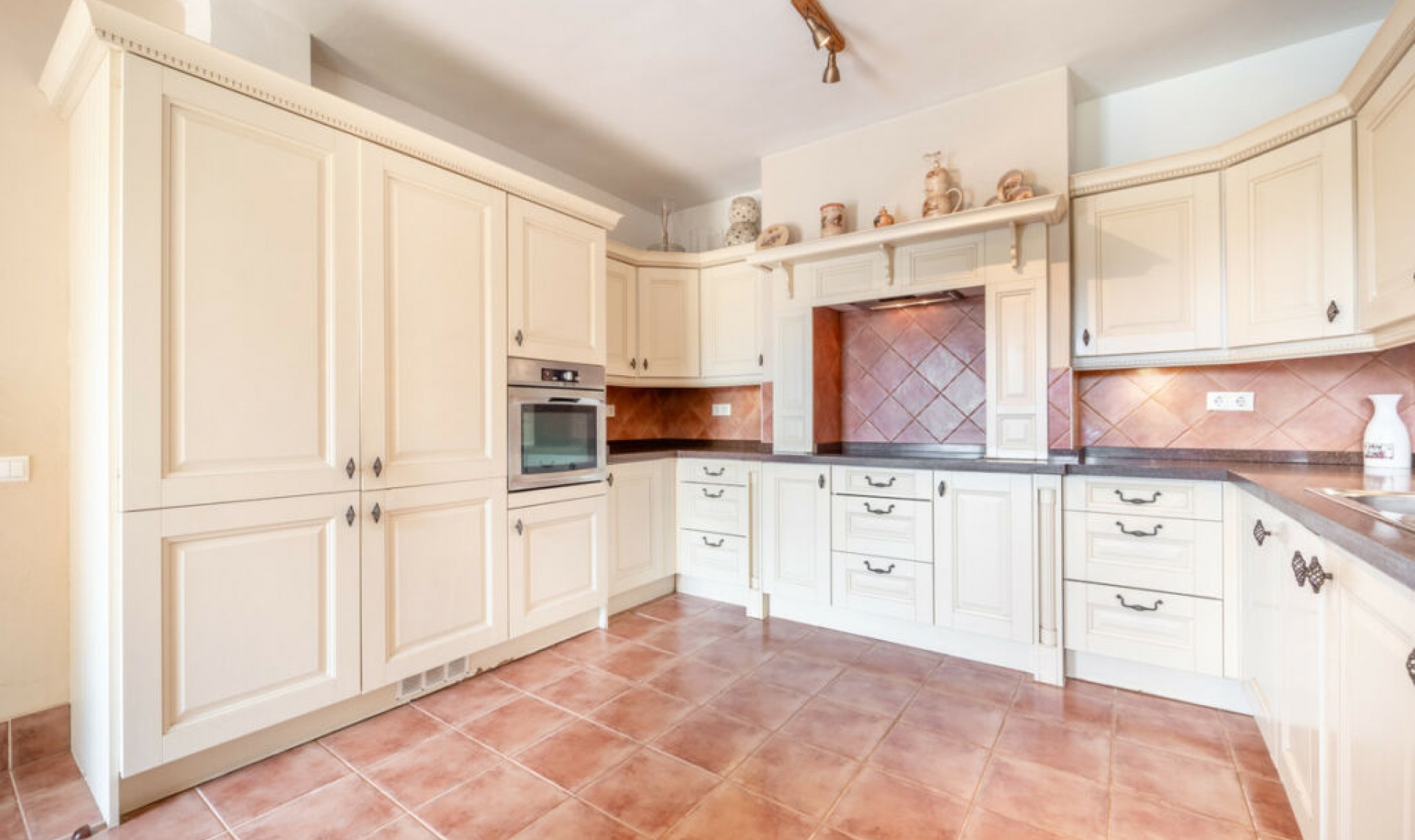 Resale - House -
El Rosario