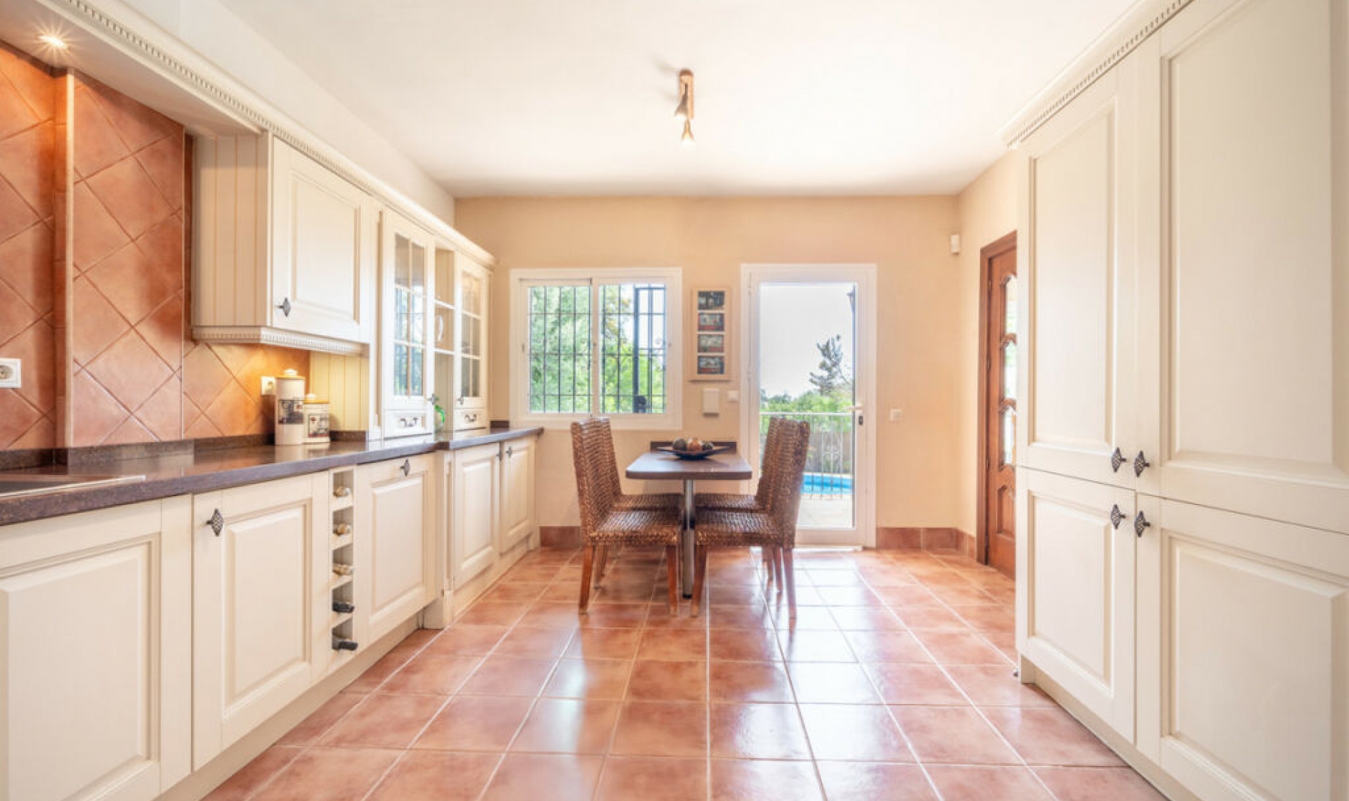Resale - House -
El Rosario
