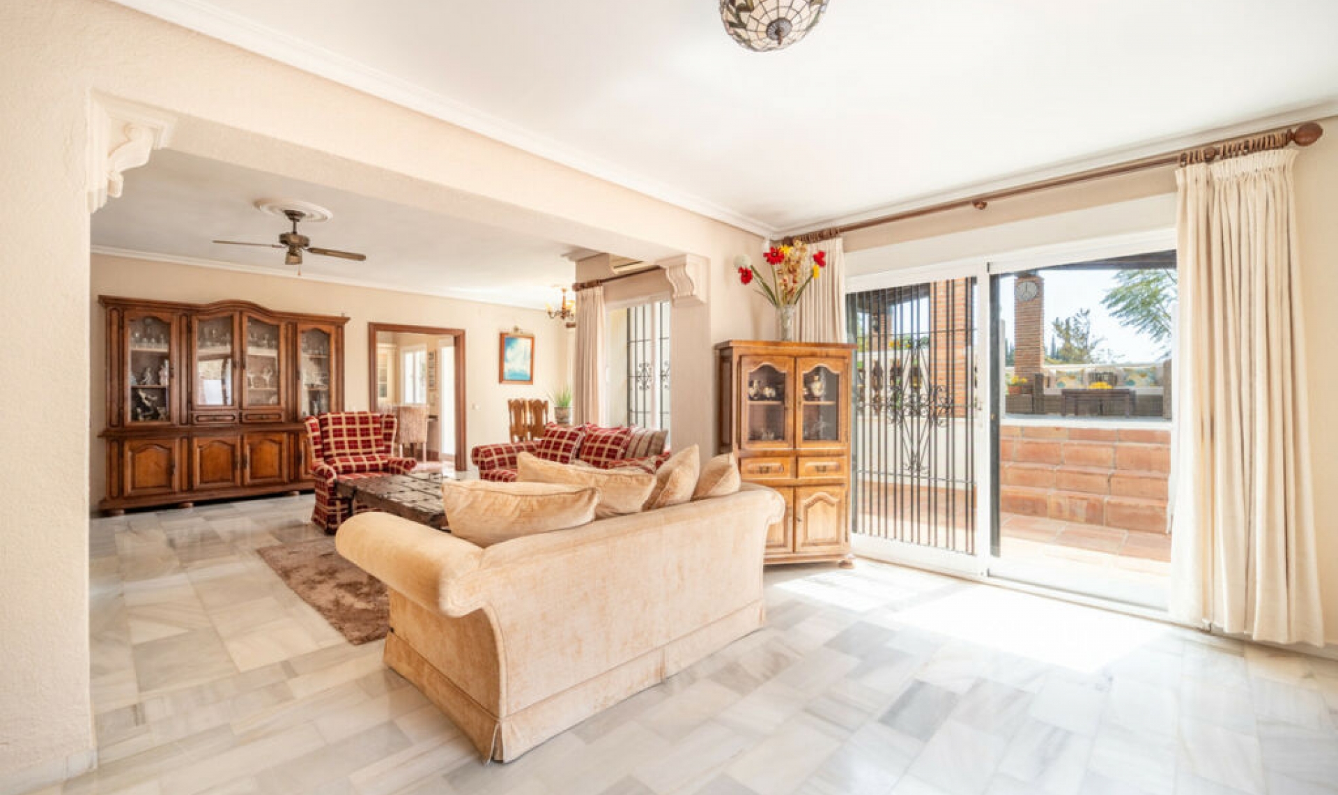 Resale - House -
El Rosario